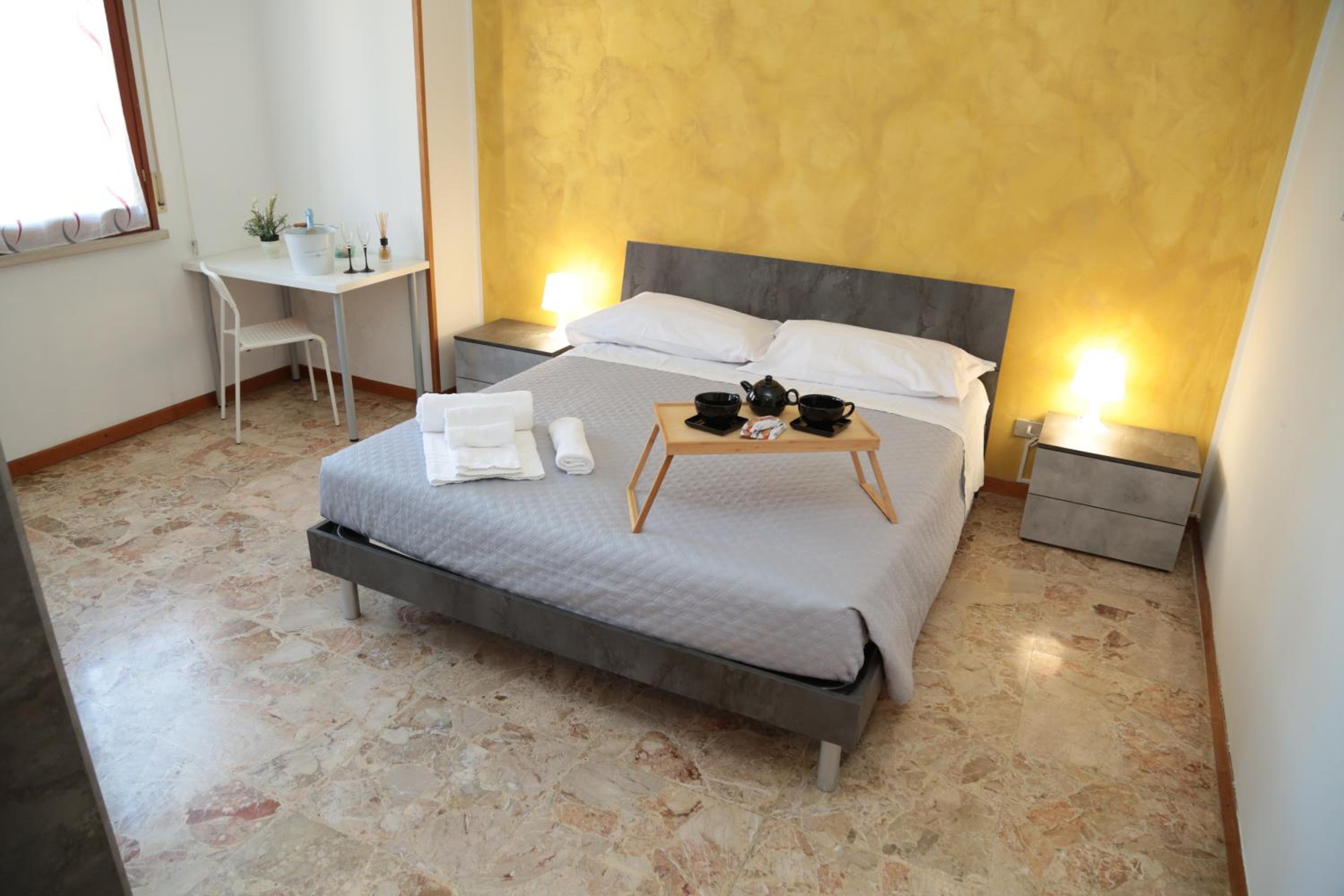Double Room with Shared Bathroom photo 1
