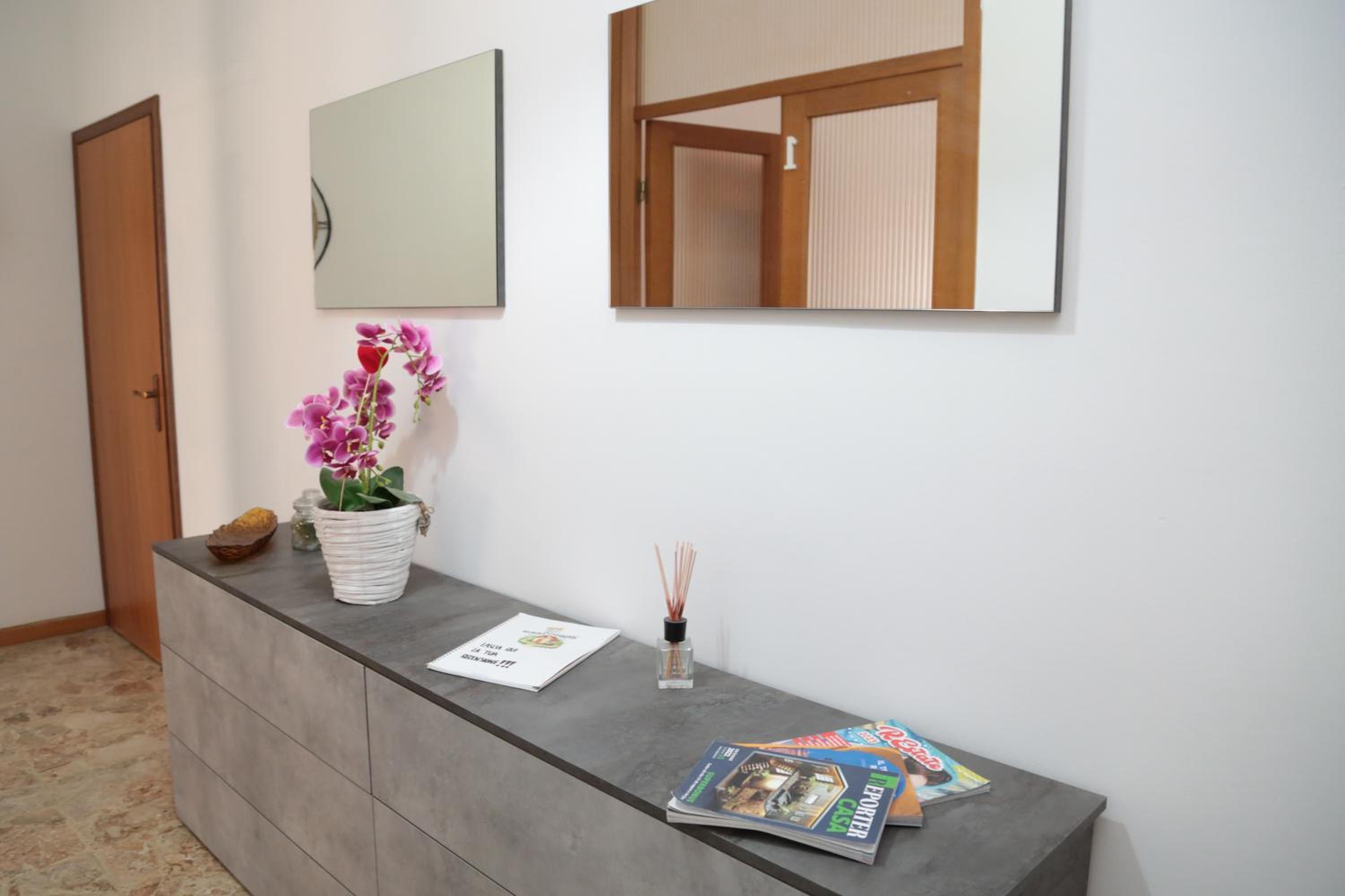 Double Room with Shared Bathroom photo 2