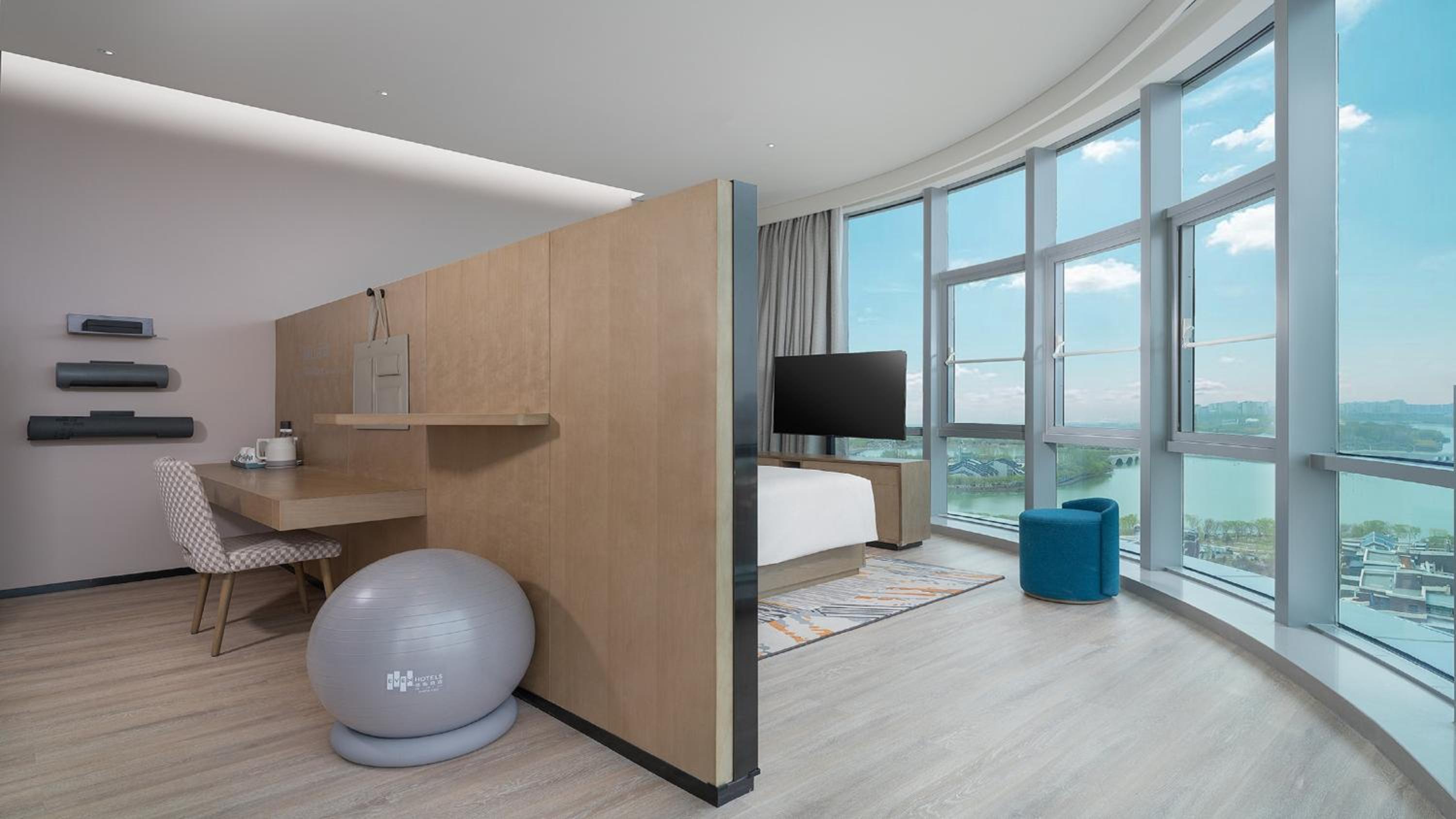 Premium King Room with Lake View photo 1