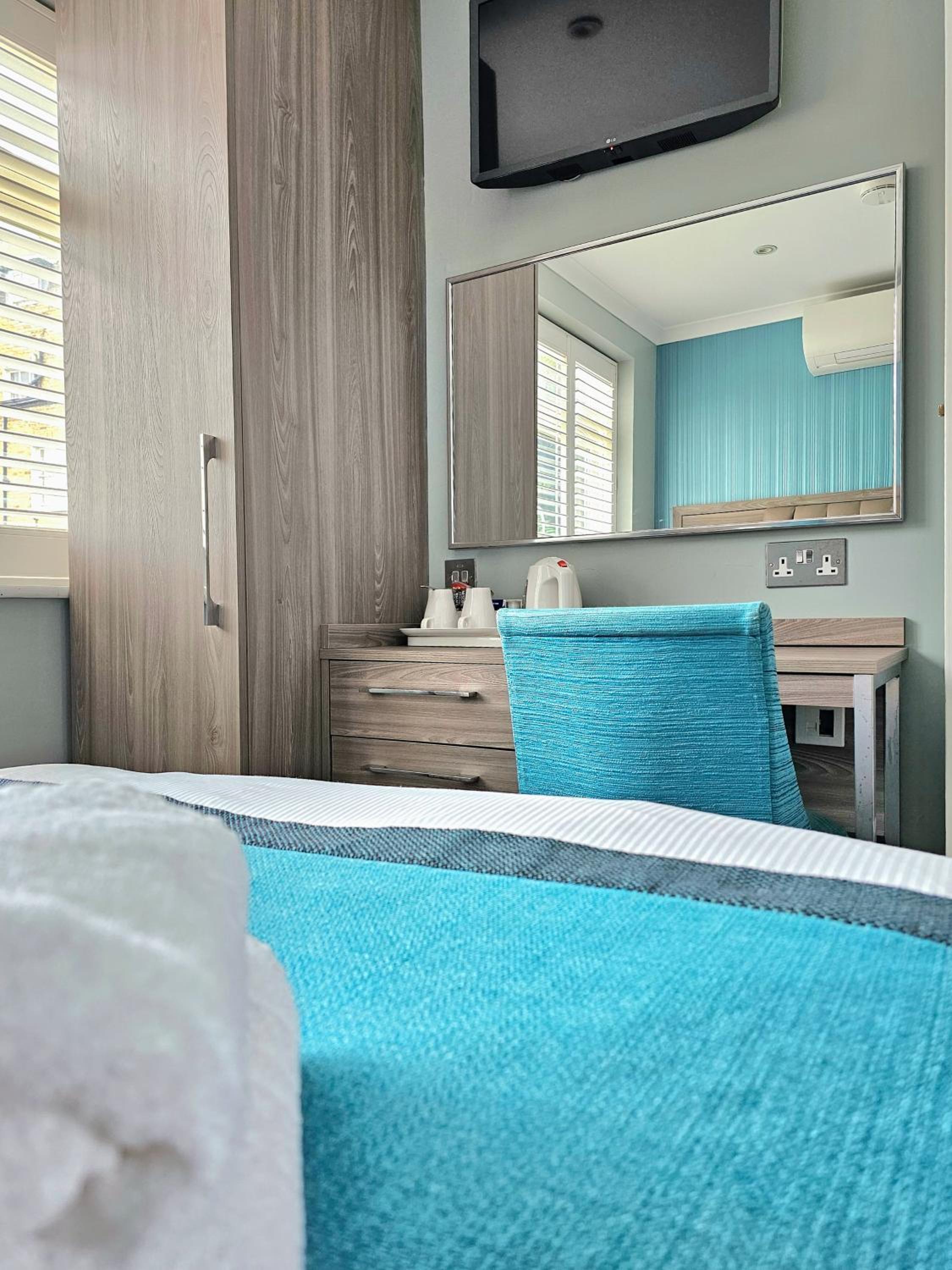 Petite Double Studio Apartment photo 3