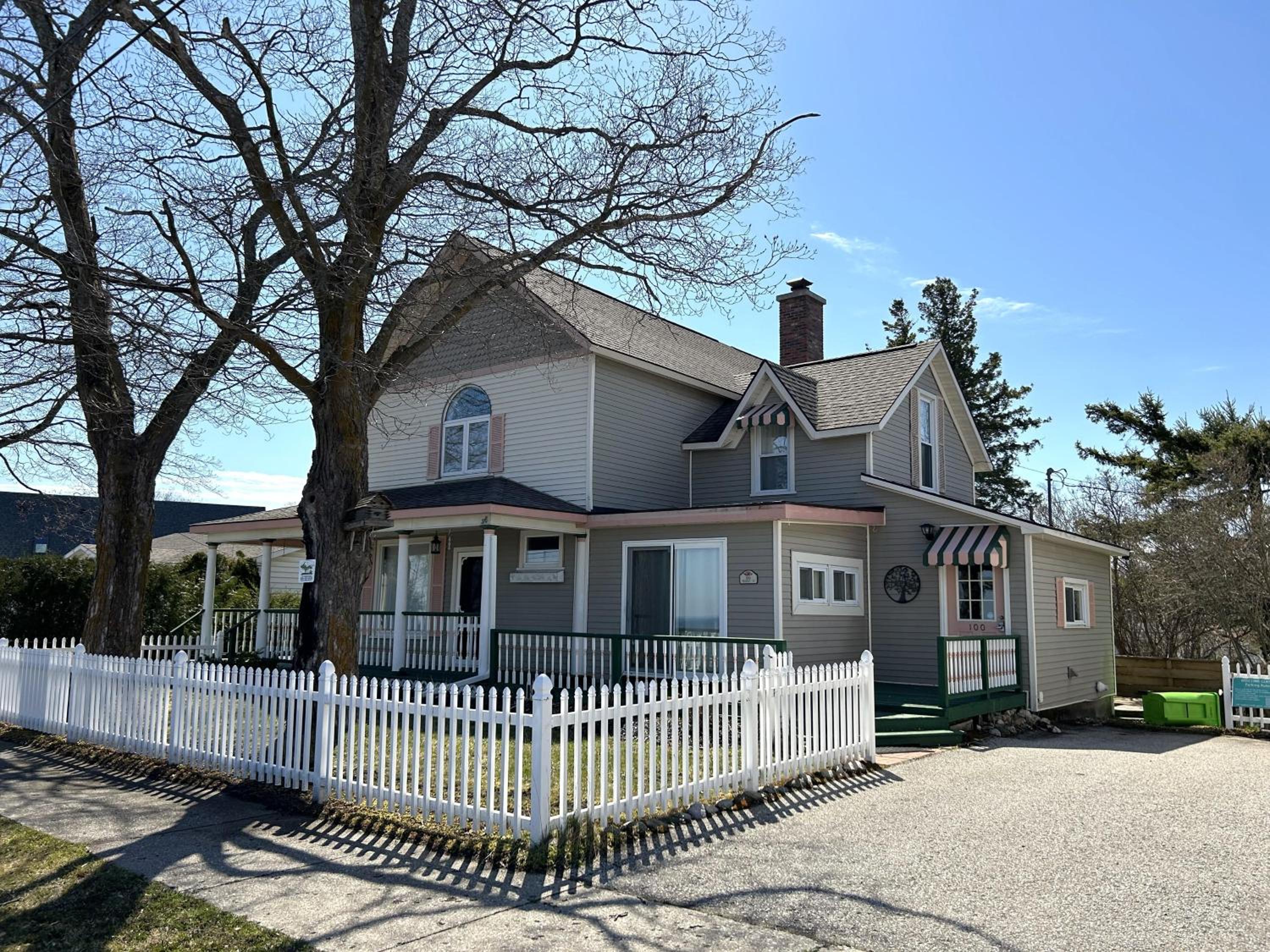 Four-Bedroom Vacation Home photo 2