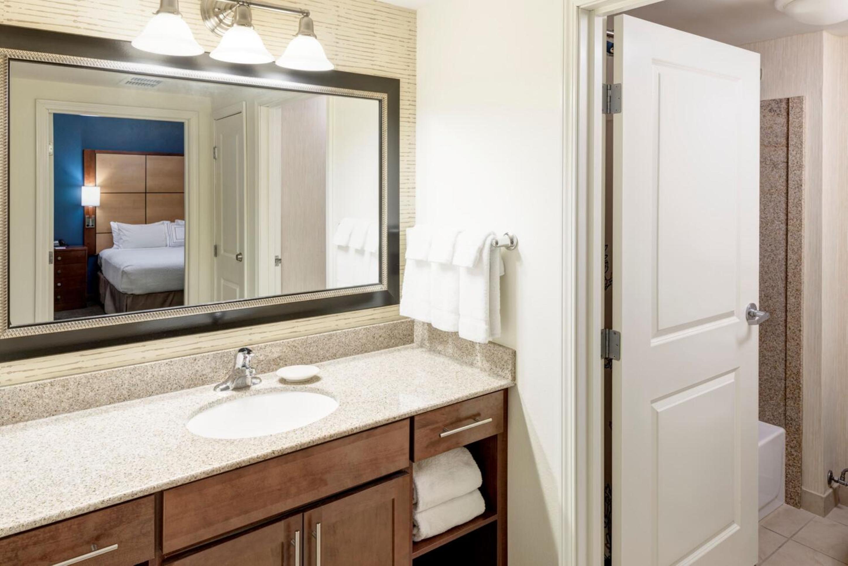 King Studio with Sofa Bed and Roll-in Shower - Mobility and Hearing Accessible photo 2