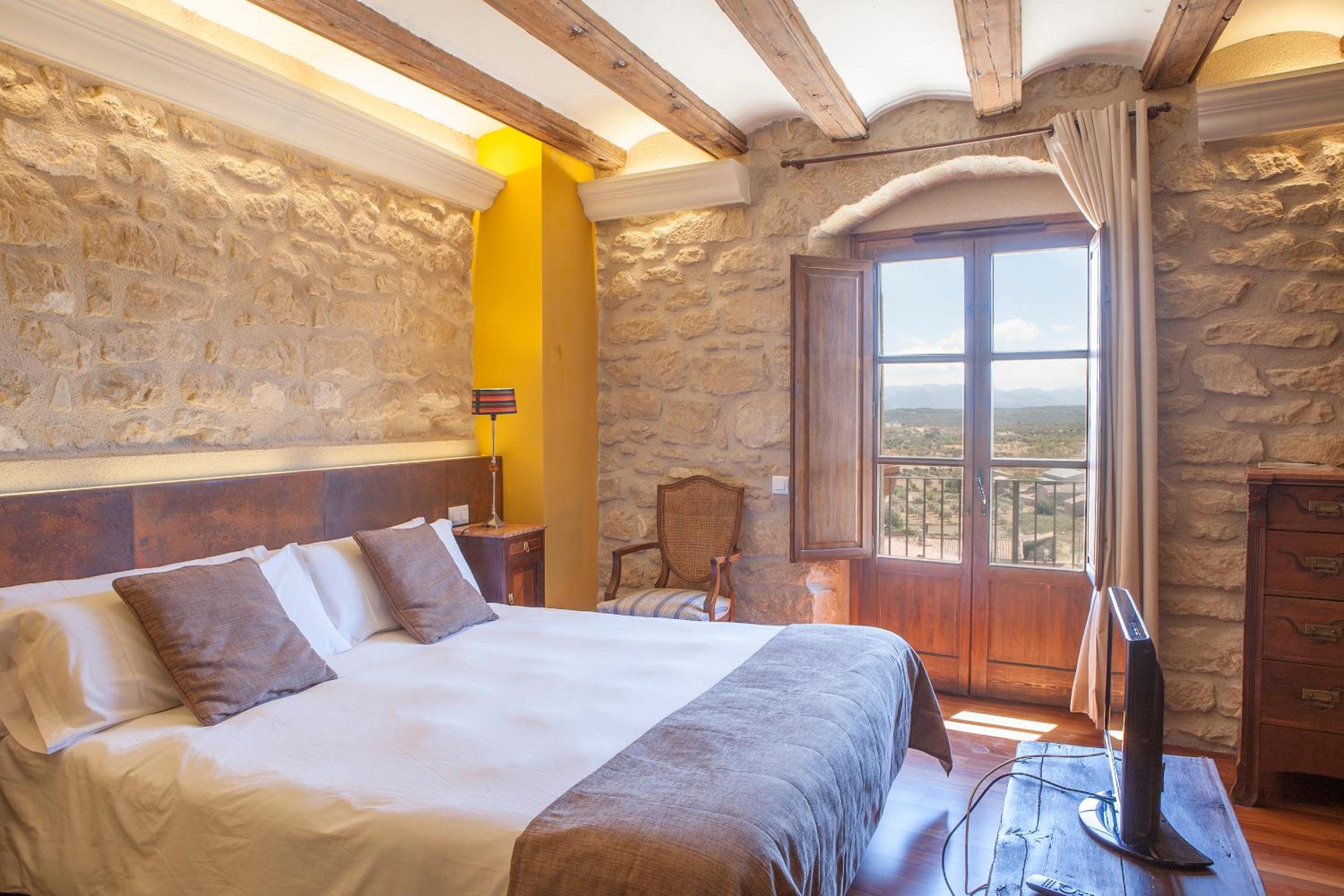 Suite - Photo 1