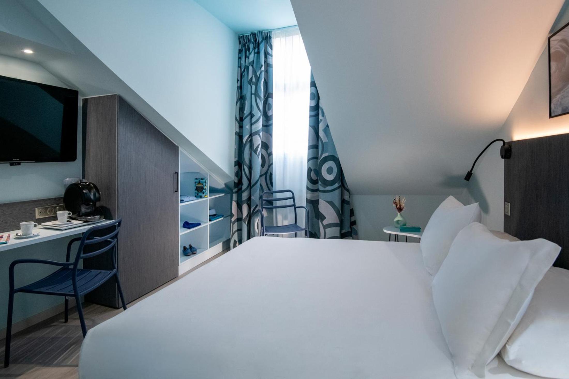 Comfort Queen Room - Attic - Photo 7