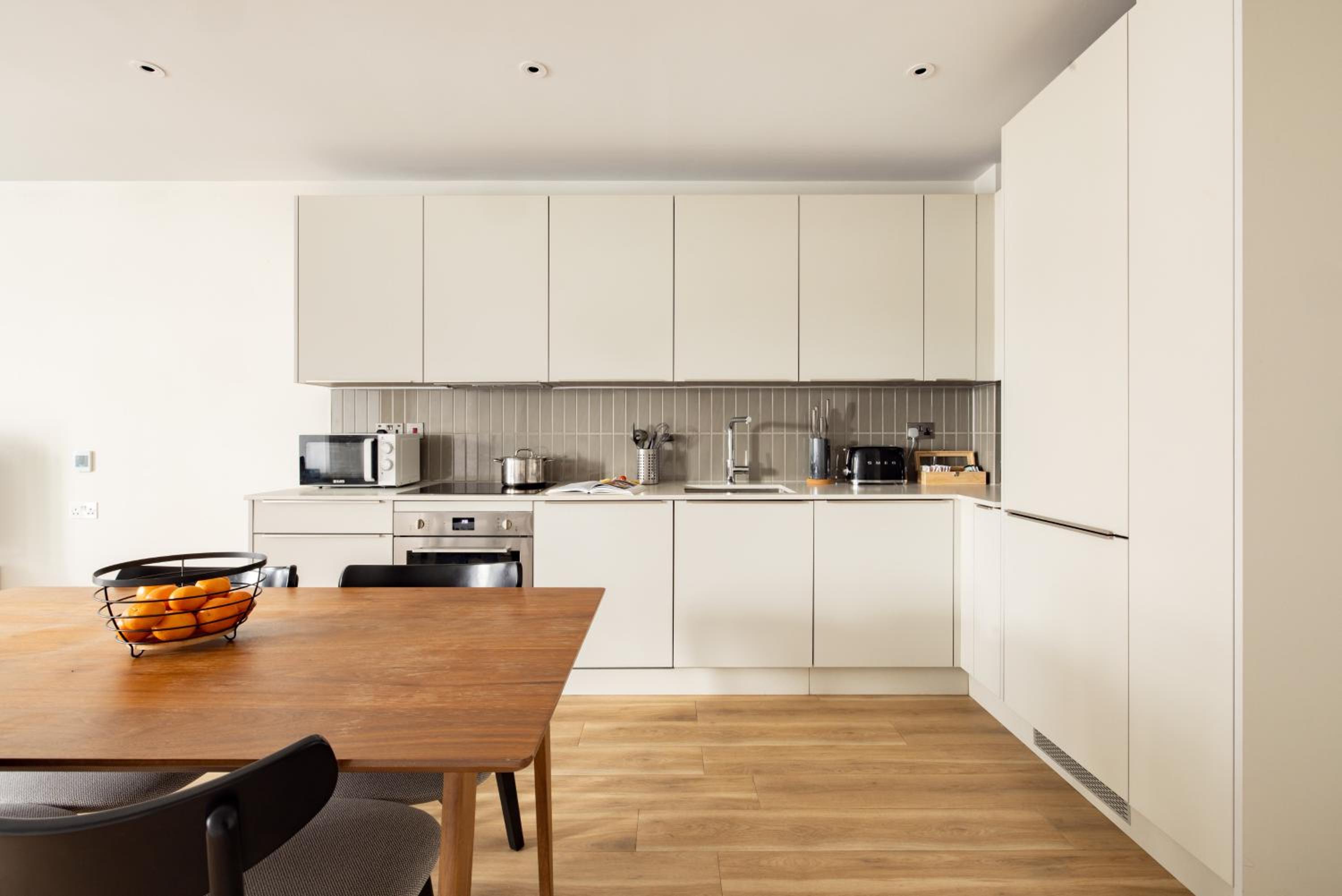 One Bedroom Apartment - Photo 3