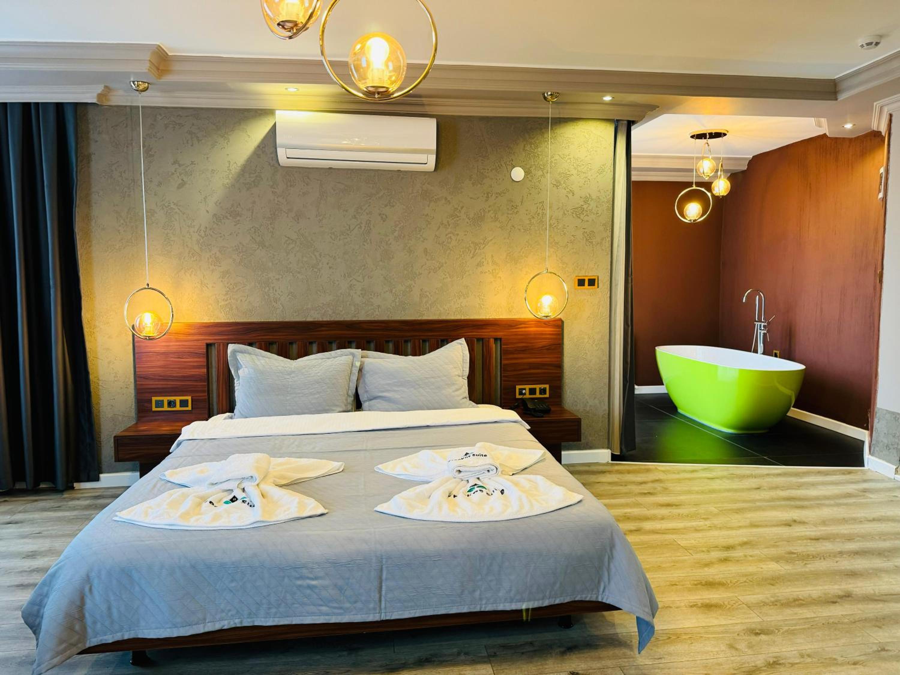 King Suite With Spa Bath photo 3