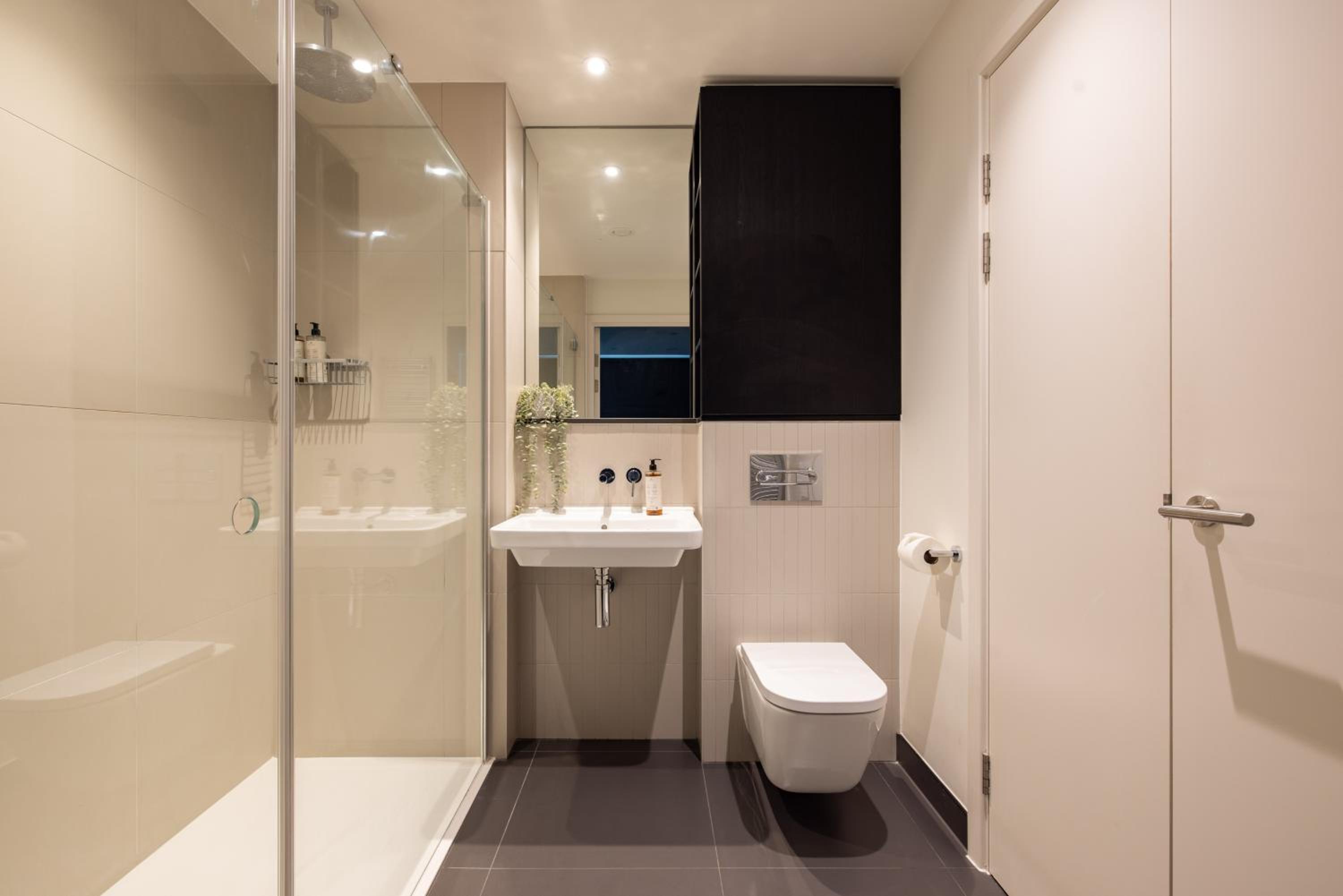 Superior One Bedroom Apartment - Photo 7