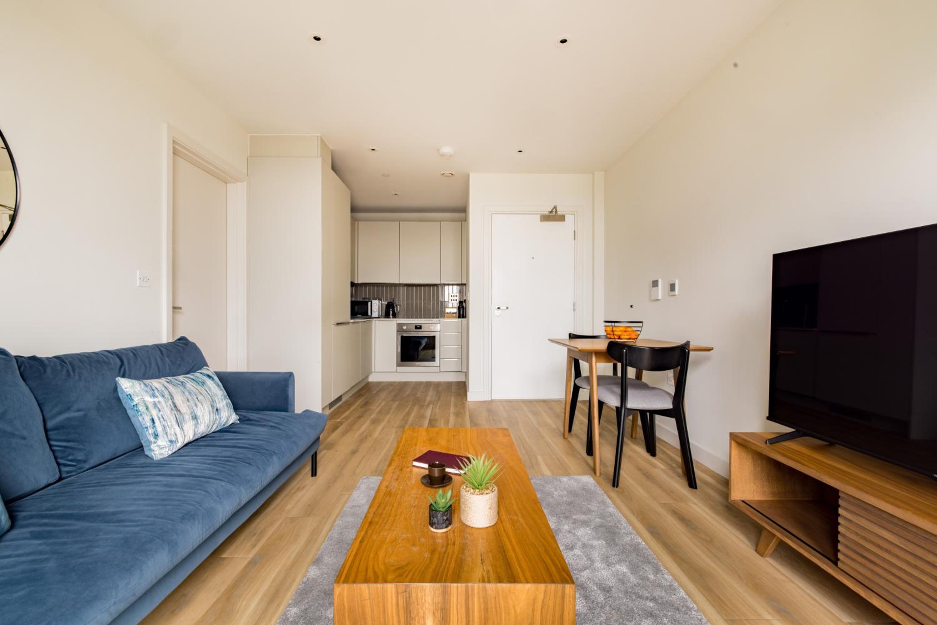 Superior One Bedroom Apartment - Photo 8