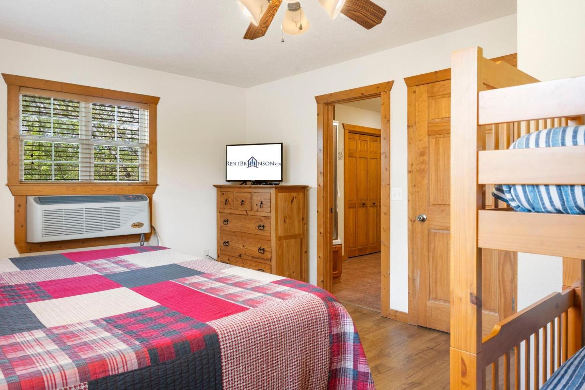 Four-Bedroom Vacation Home photo 3