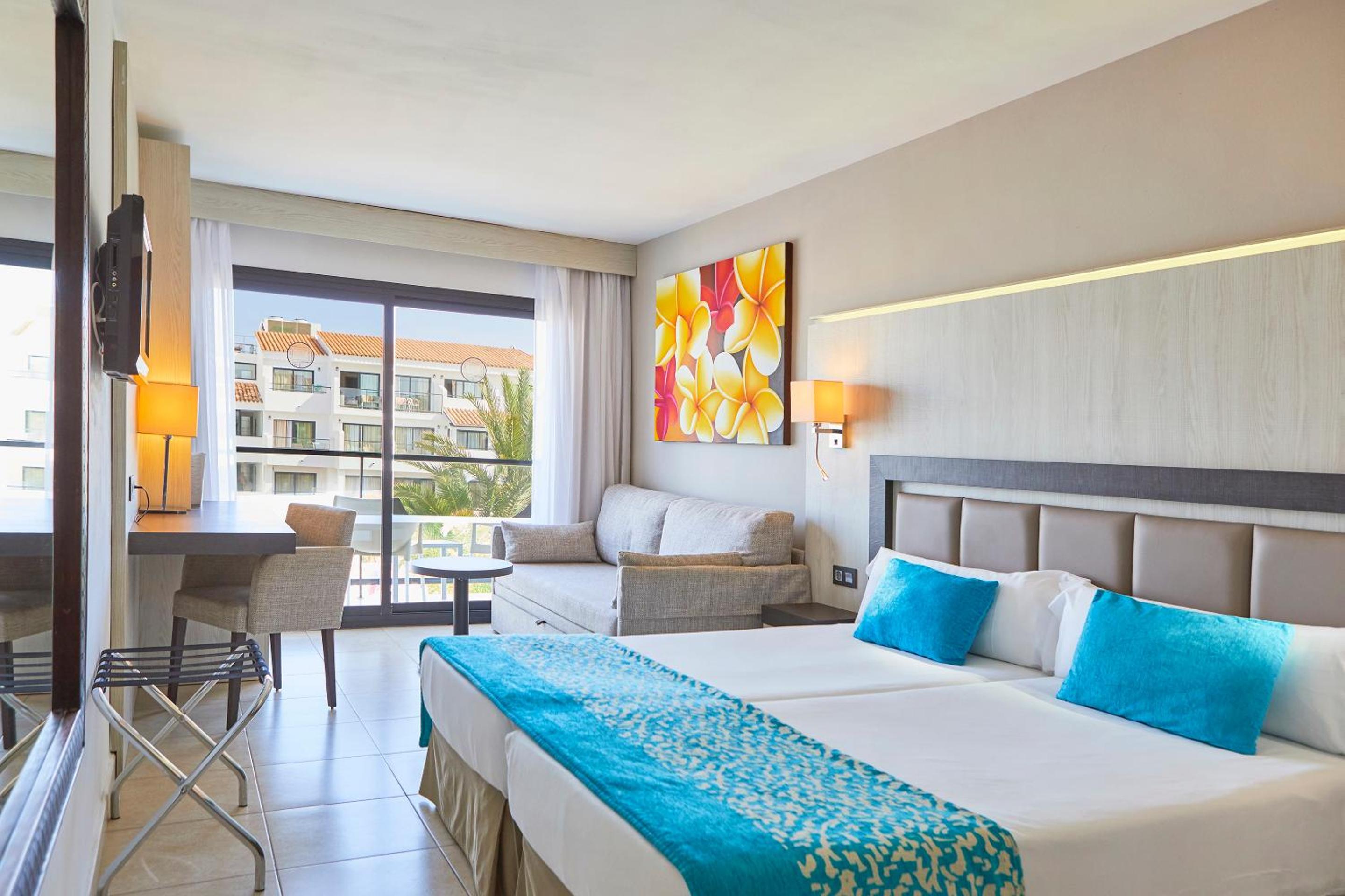 Habitación Doble con Vista a la Piscina