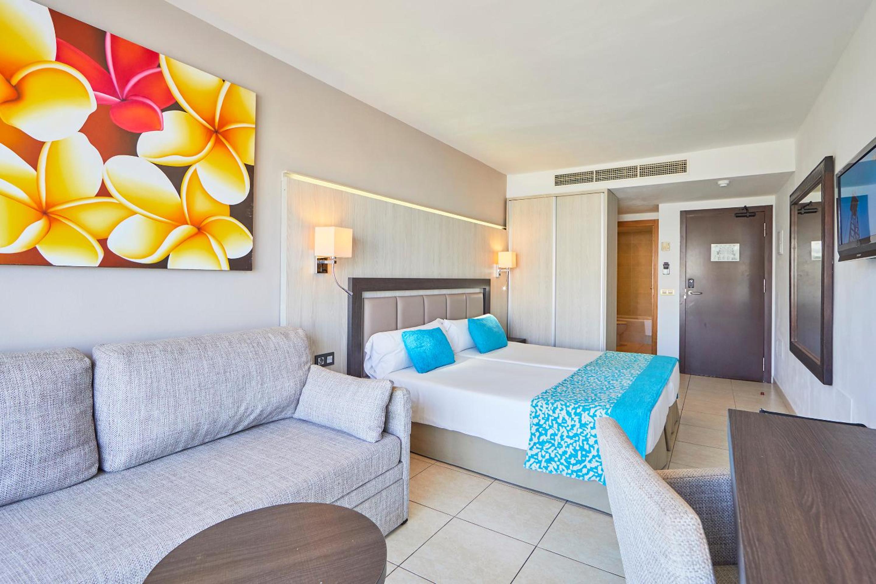 Habitación Doble con Vista a la Piscina