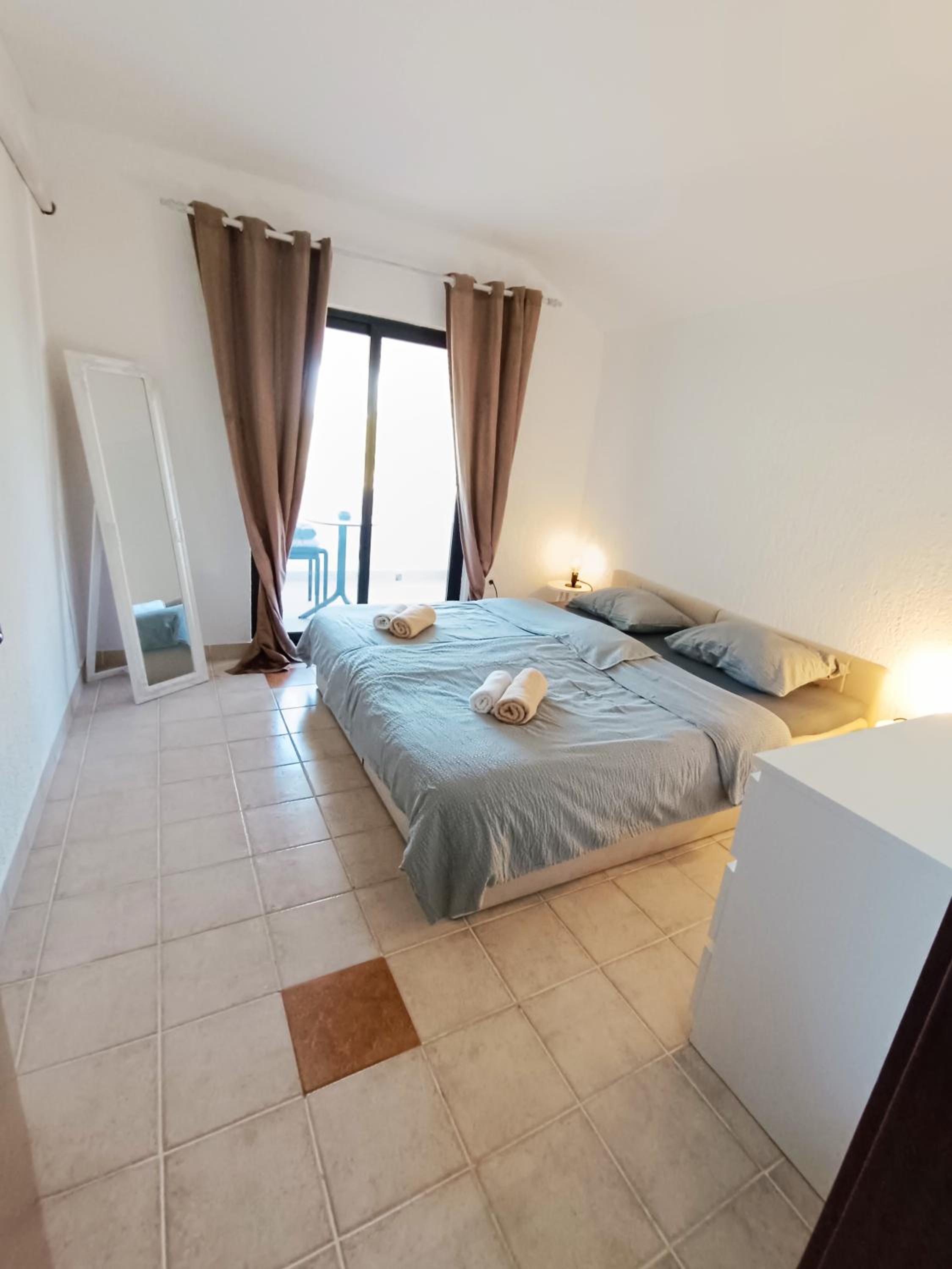 One-Bedroom Apartment with View