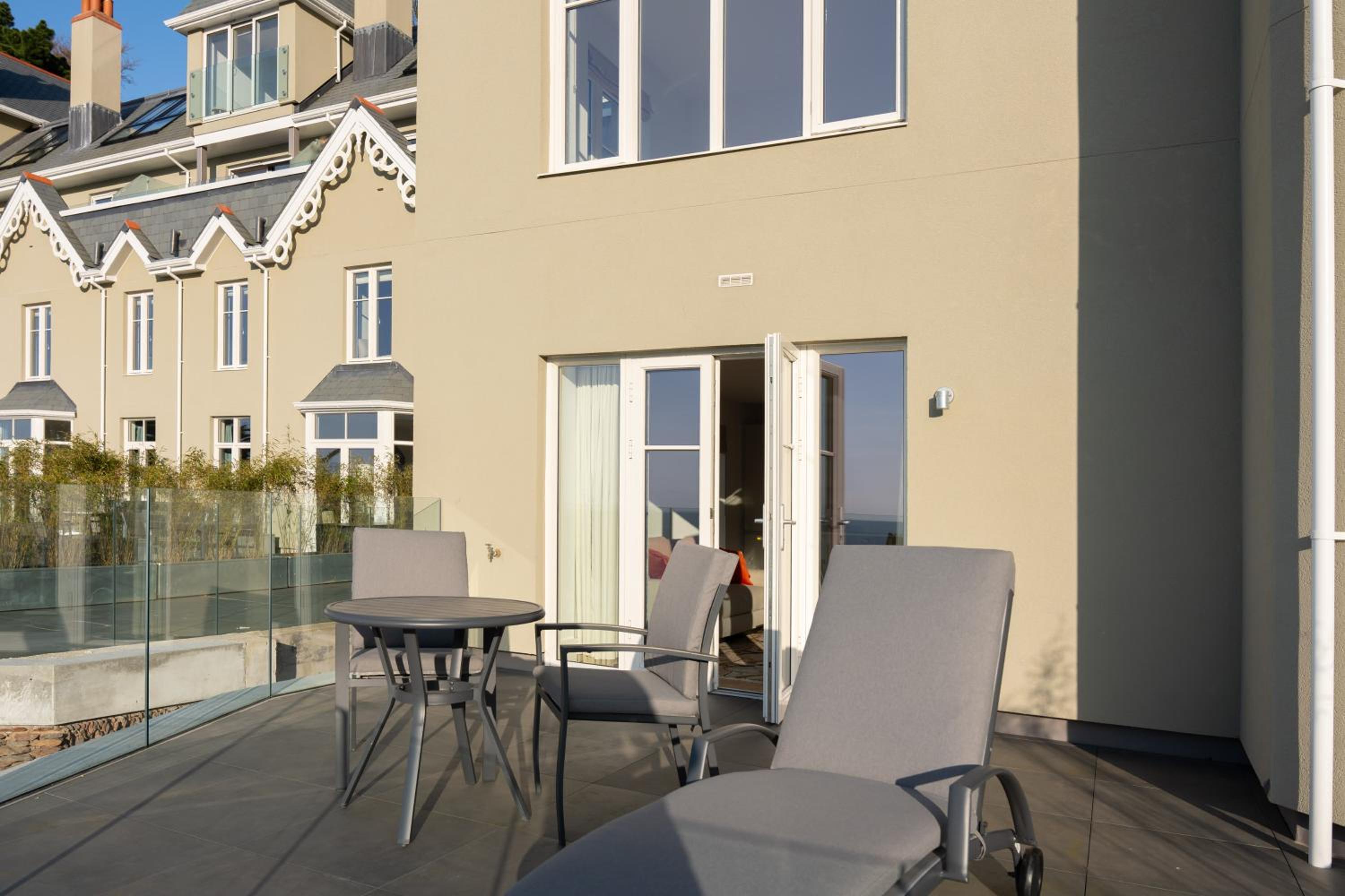 Apartment With Sea View photo 2