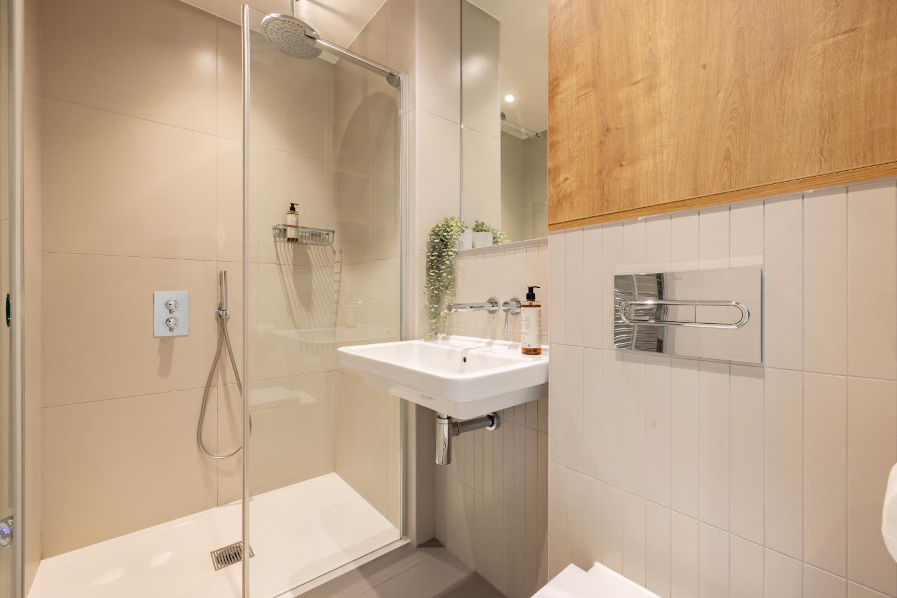 Superior Two bedroom Apartment - Photo 14