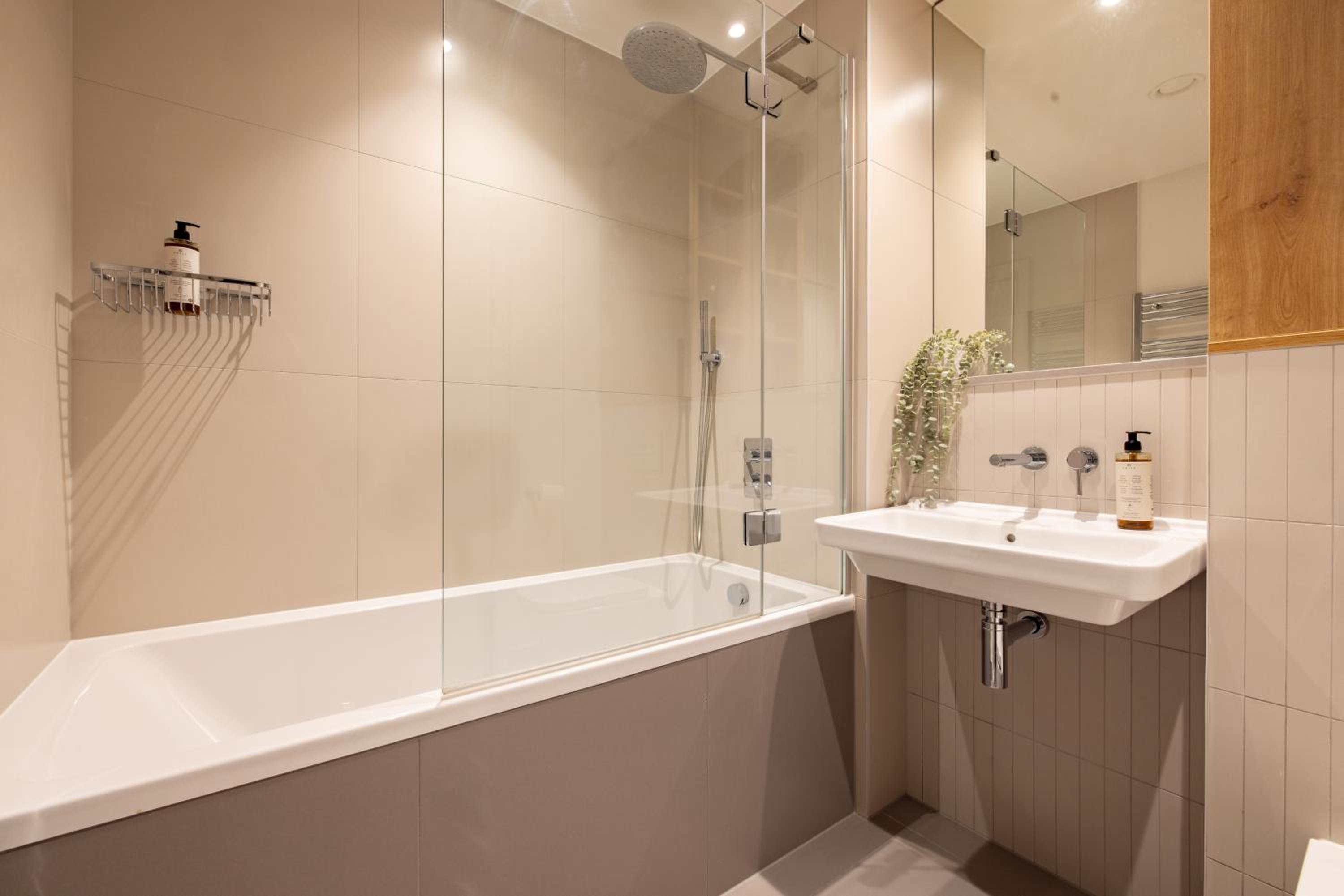 Superior Two bedroom Apartment - Photo 7