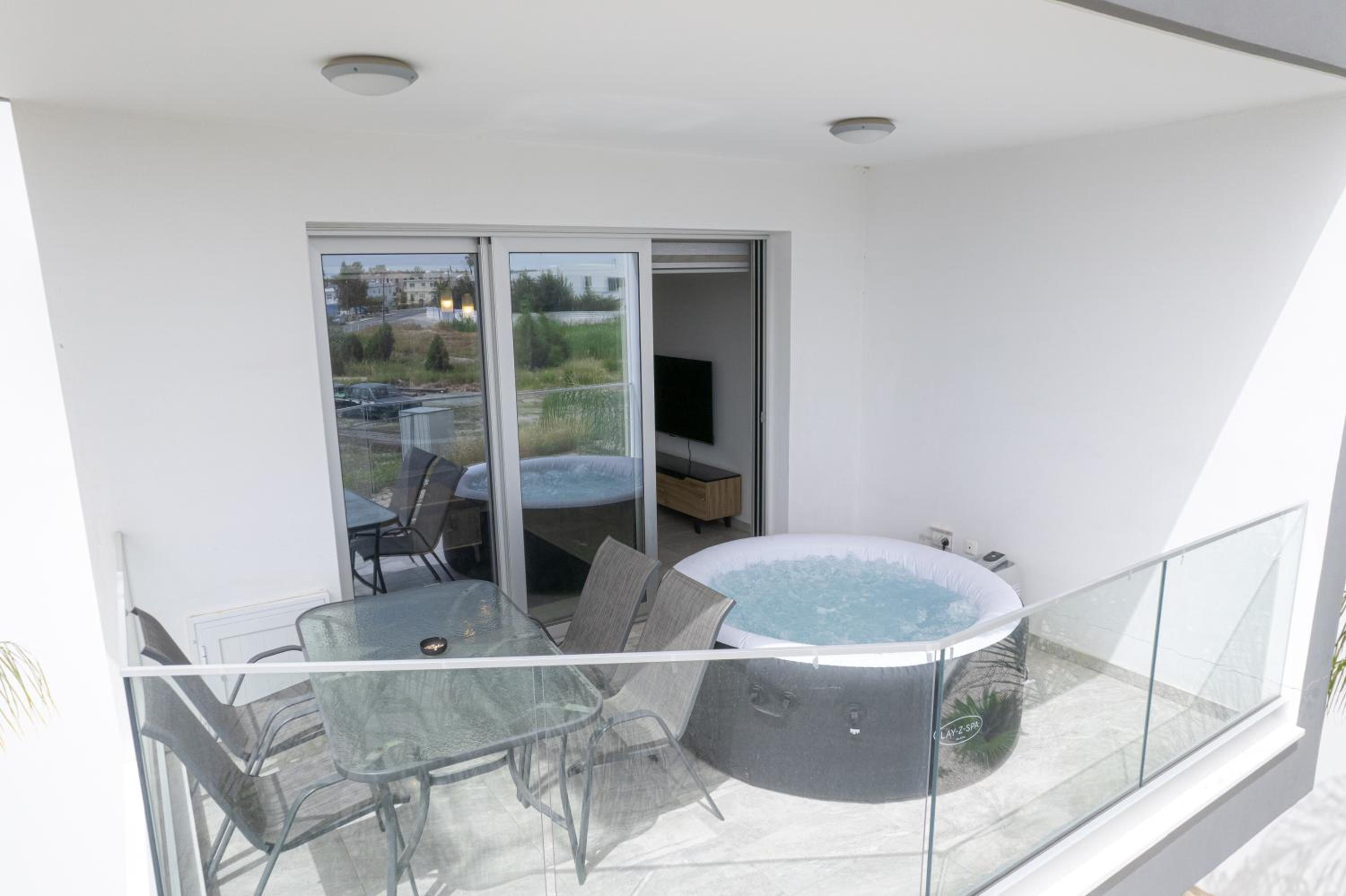 Two-Bedroom Deluxe Apartment With Balcony photo 1