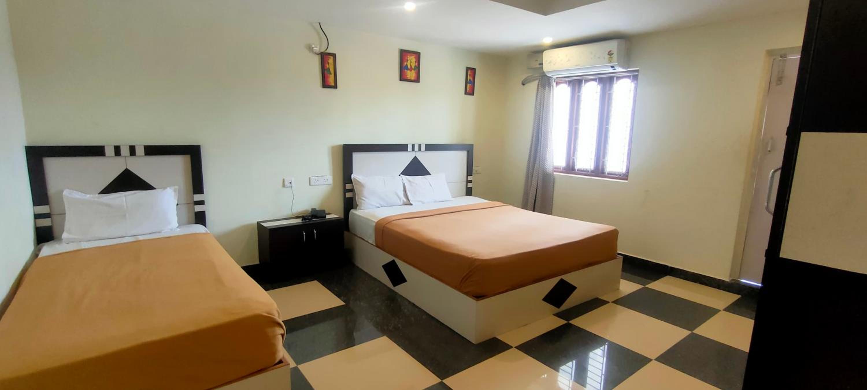 Triple Room with Balcony - Photo 9