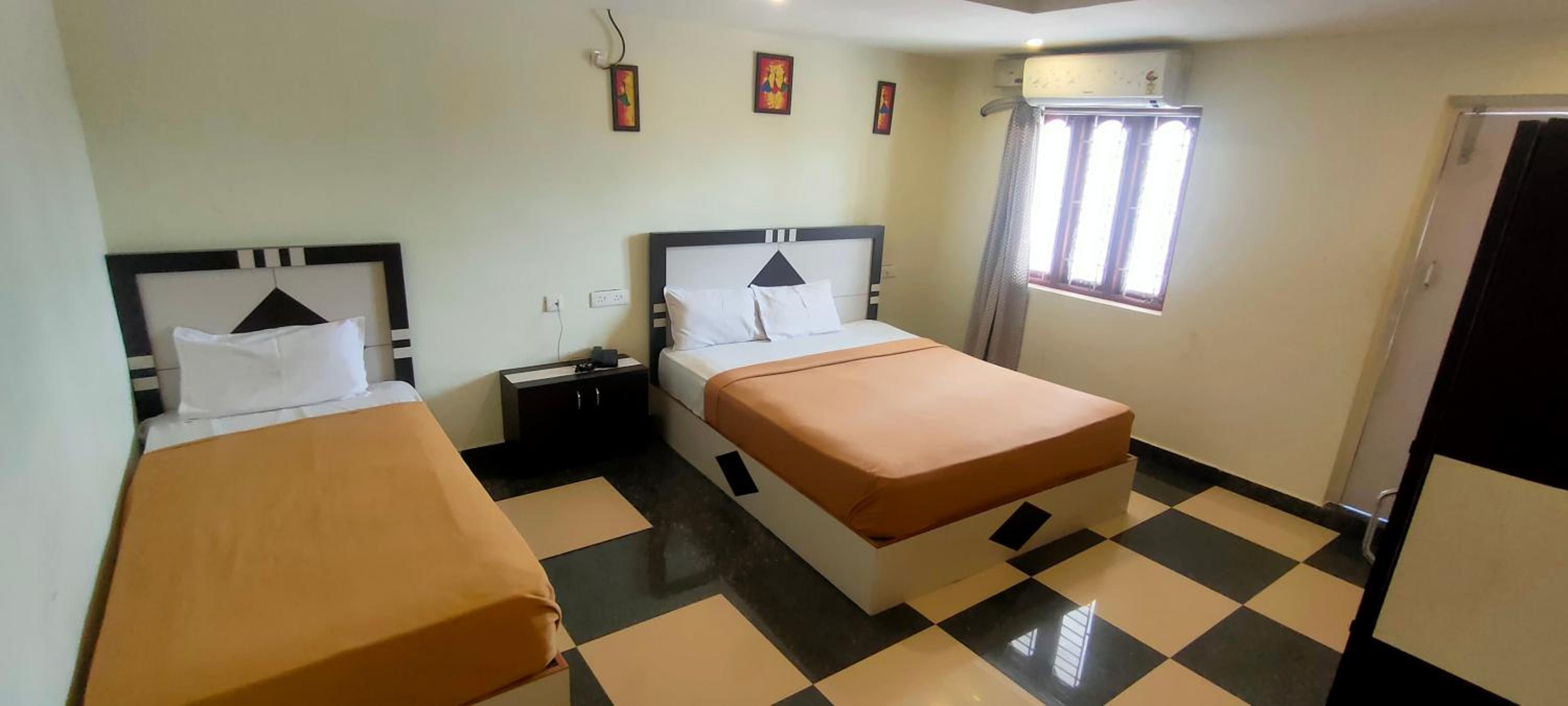 Triple Room with Balcony - Photo 10