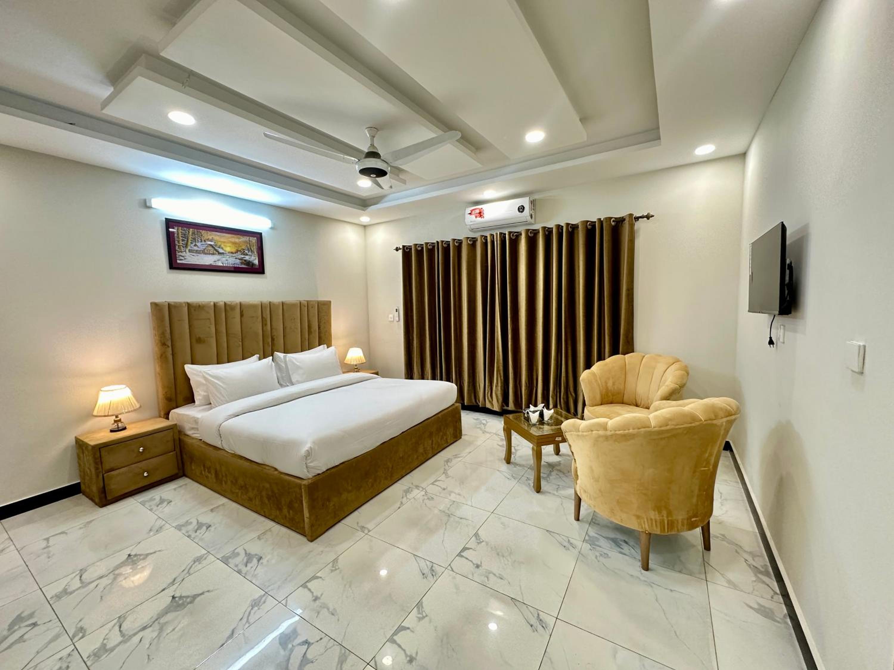 Deluxe Room (2 Adults + 1 Child) photo 3