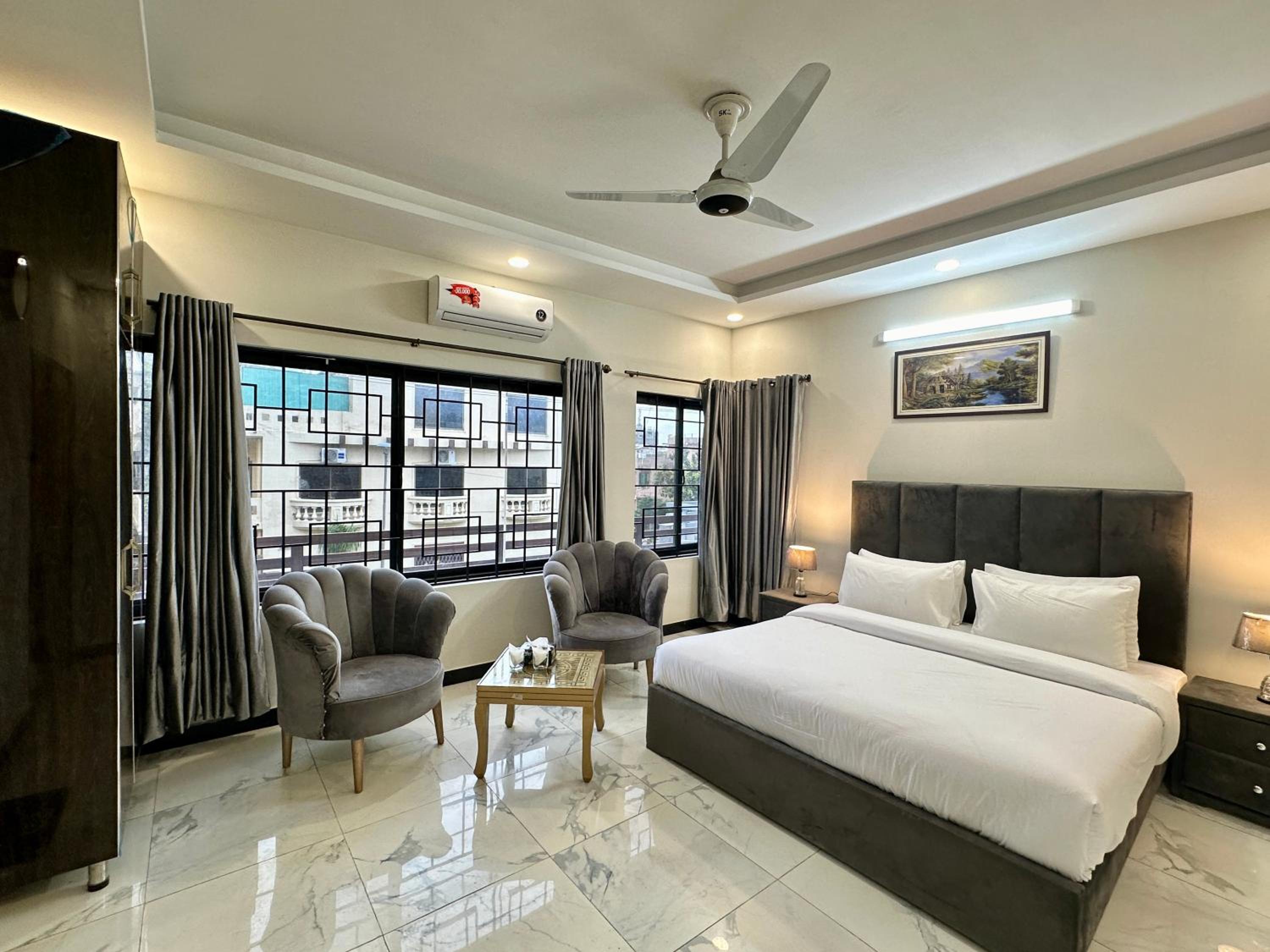 Deluxe Room (2 Adults + 1 Child) photo 1