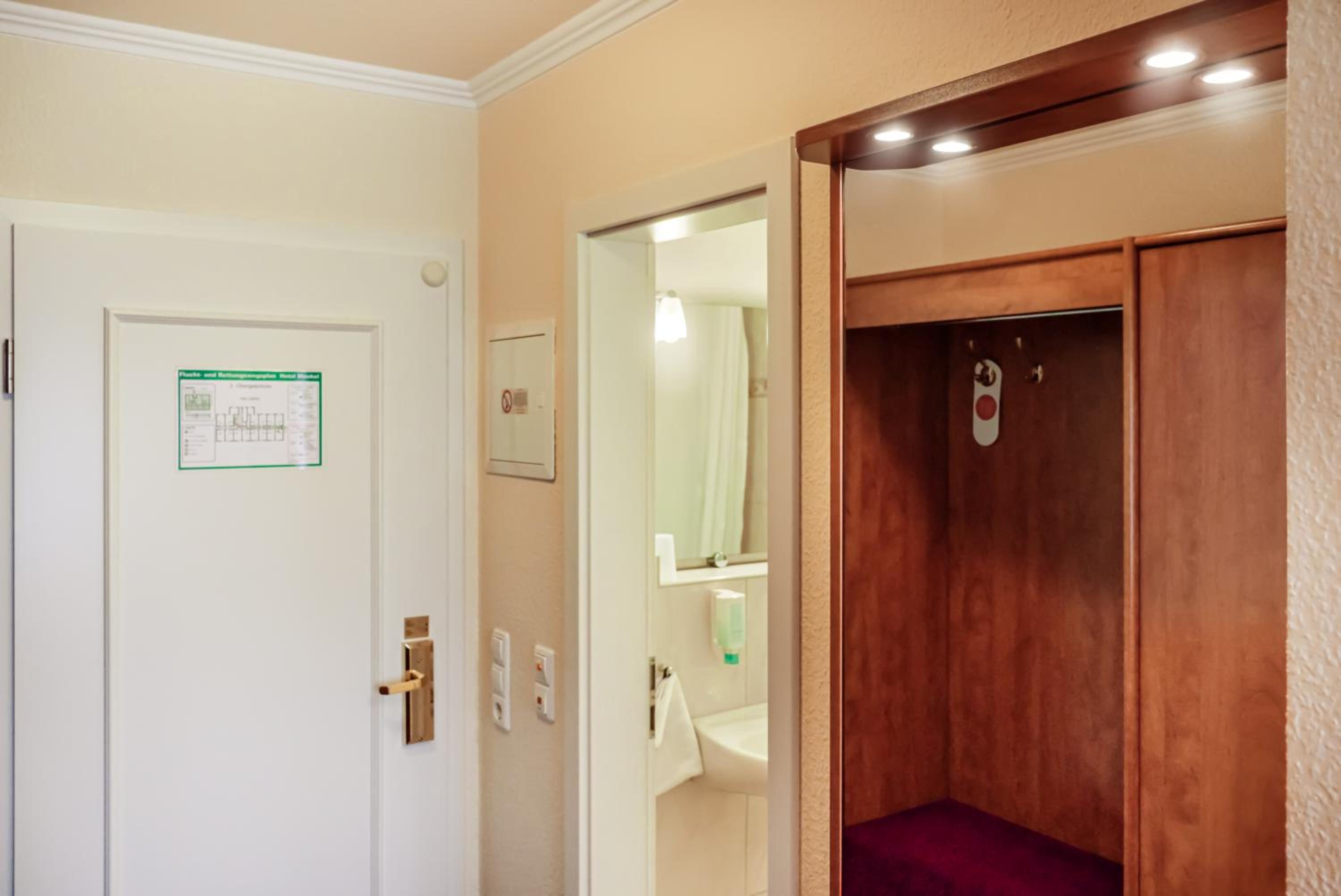 Small Double Room - Photo 18