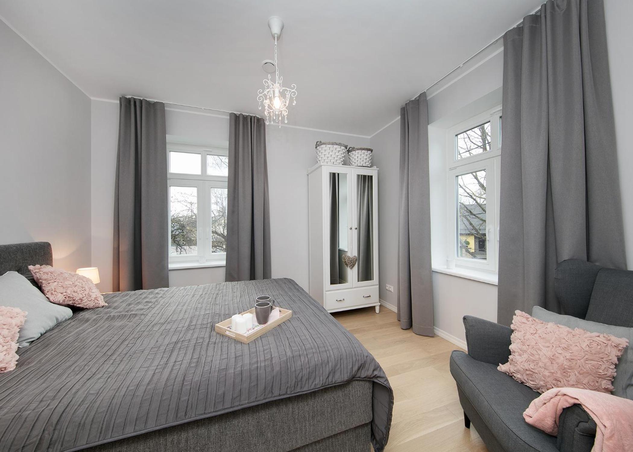 One-Bedroom Apartment - Non-Smoking - Photo 2