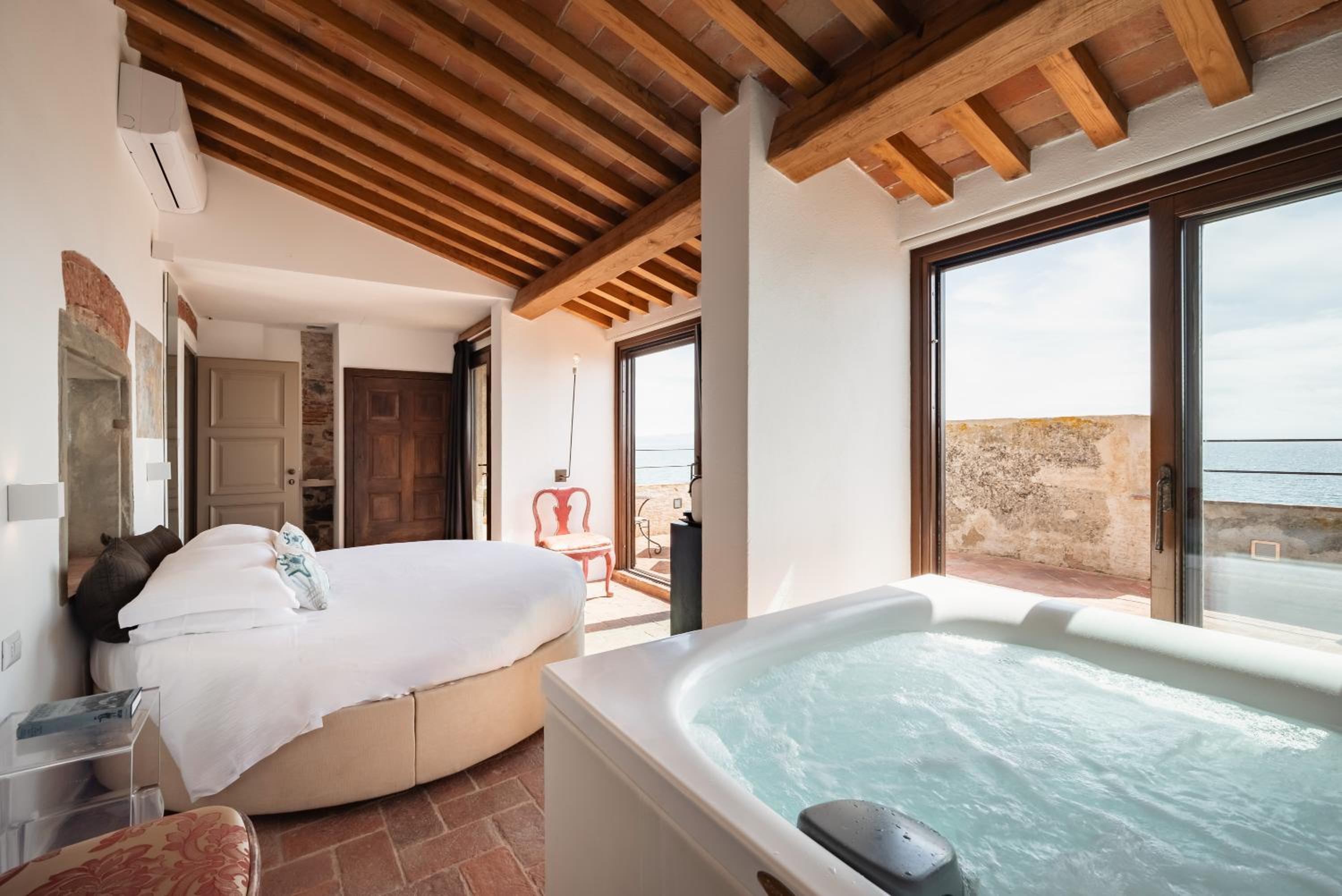 King Room with Spa Bath