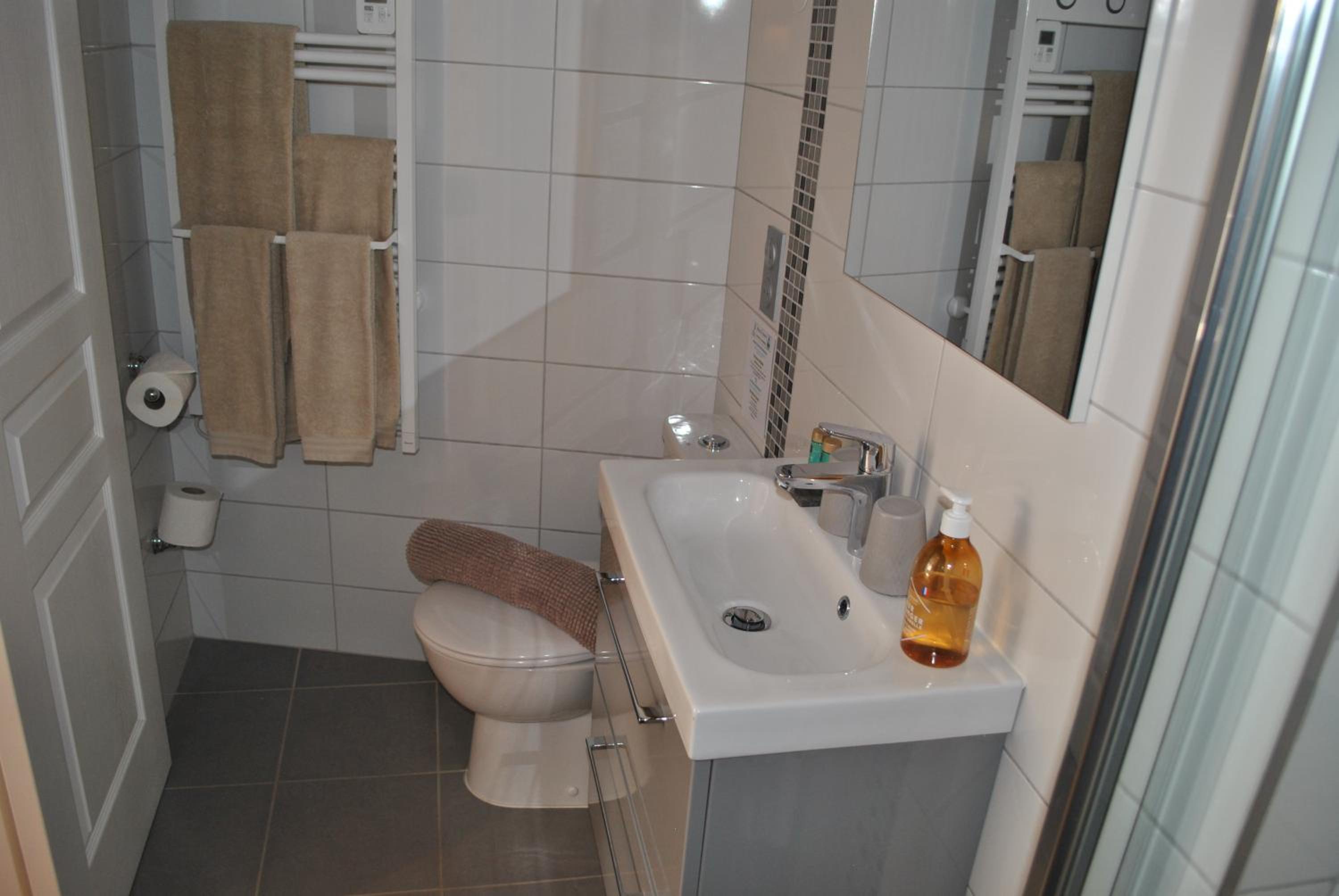 Double Room with Patio - Photo 3