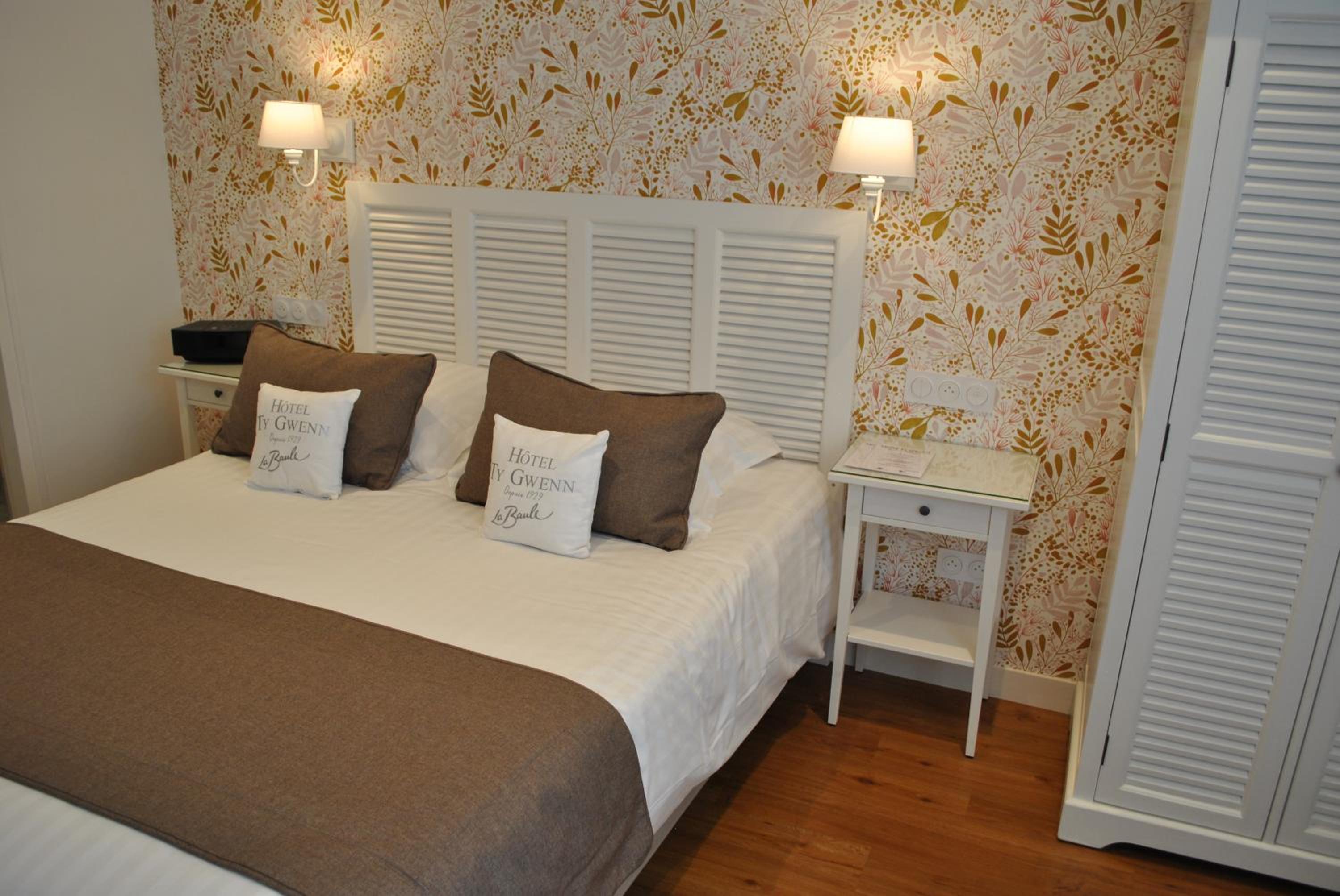 Double Room with Patio - Photo 1