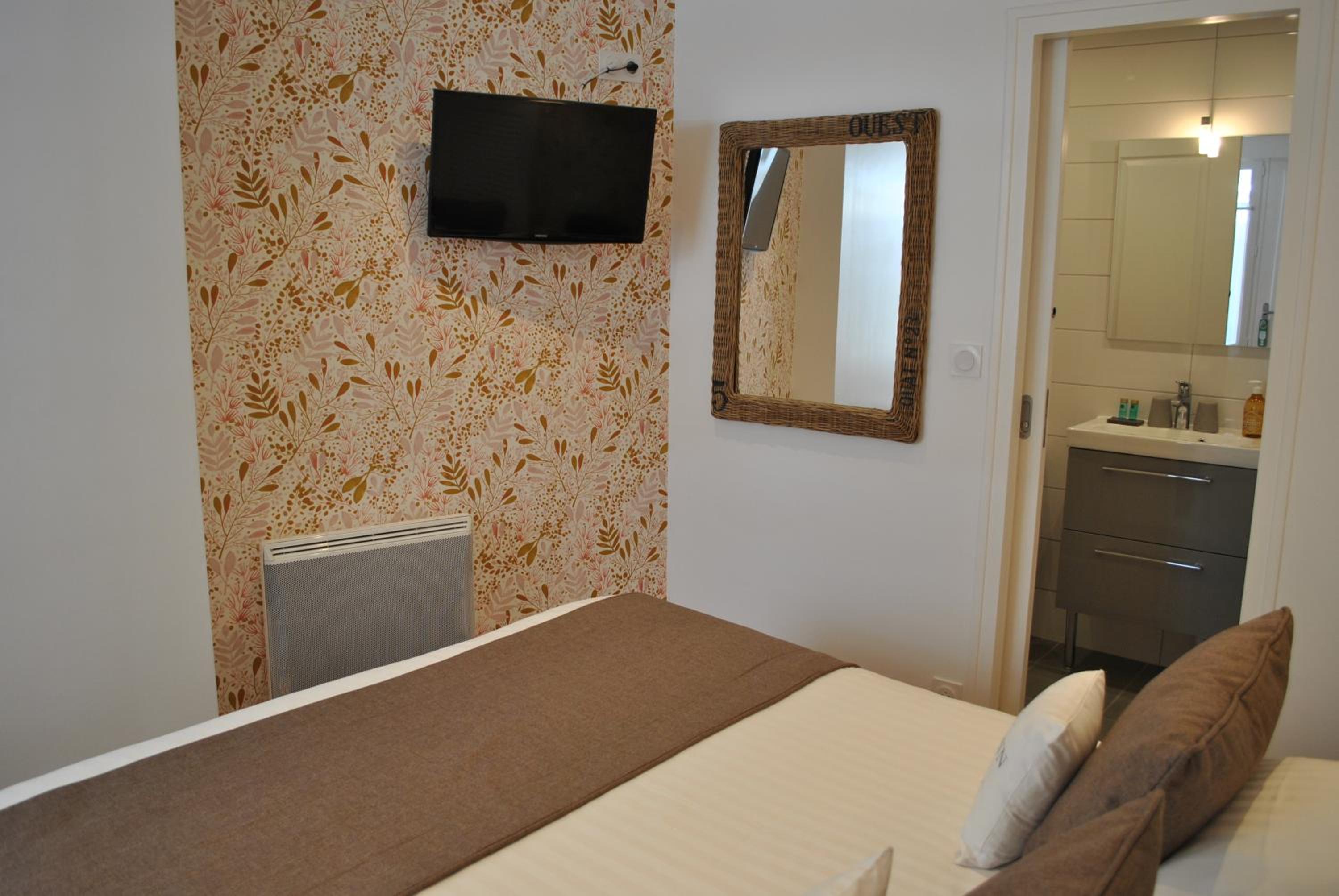 Double Room with Patio - Photo 4