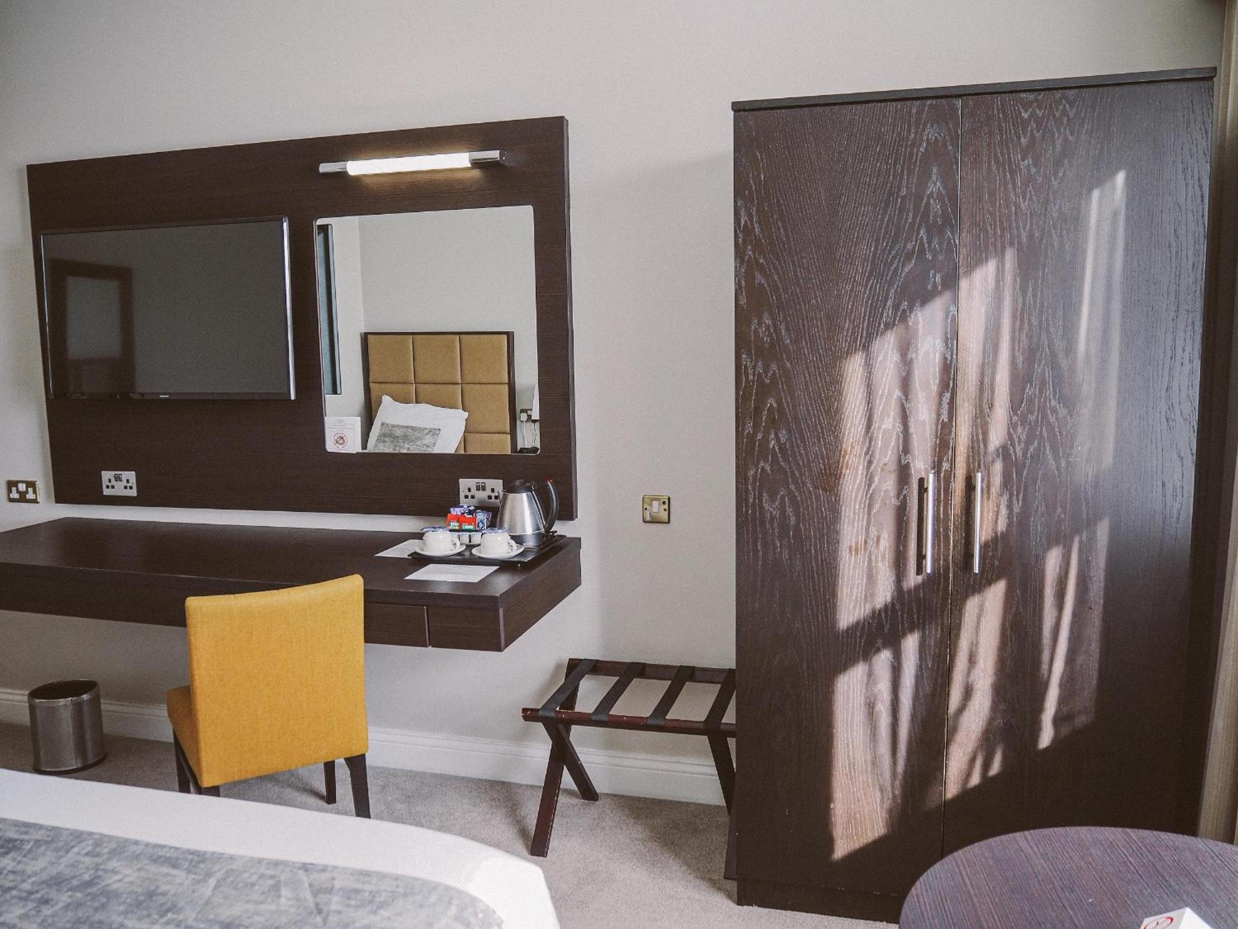 Family Room (2 Adults + 1 Child)