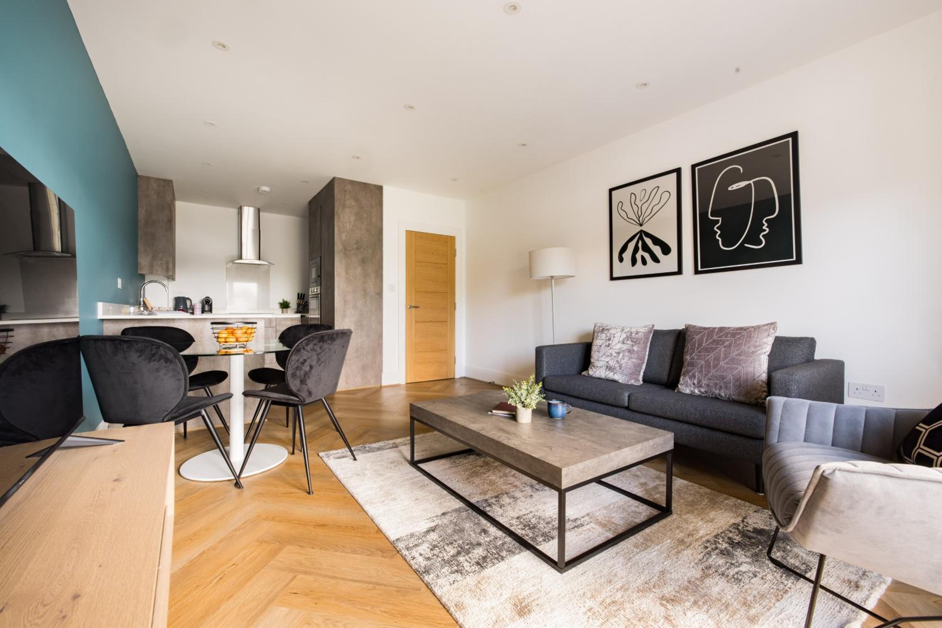 Superior Two Bedroom Apartment - Balcony - Photo 2
