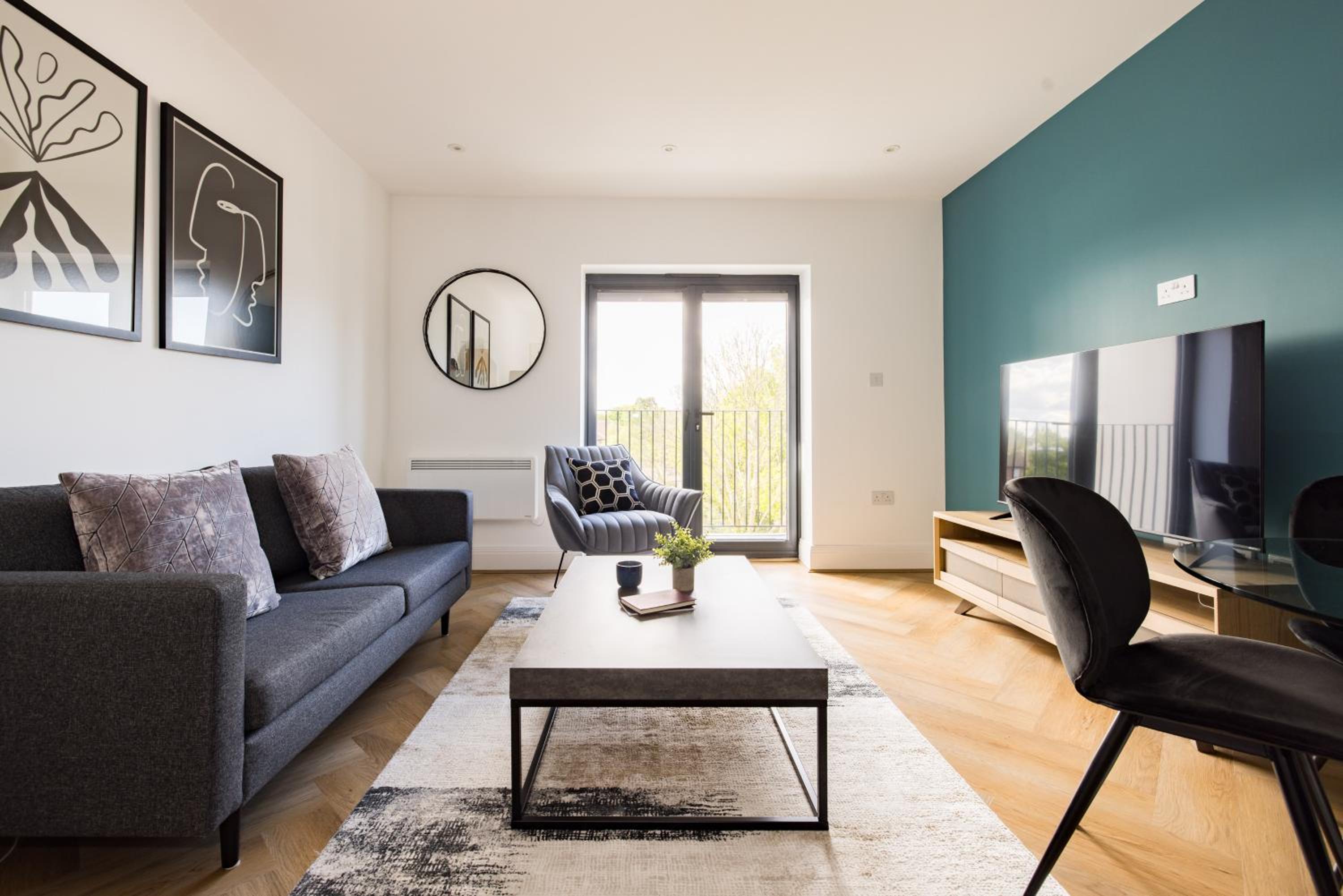 Superior Two Bedroom Apartment - Balcony - Photo 3
