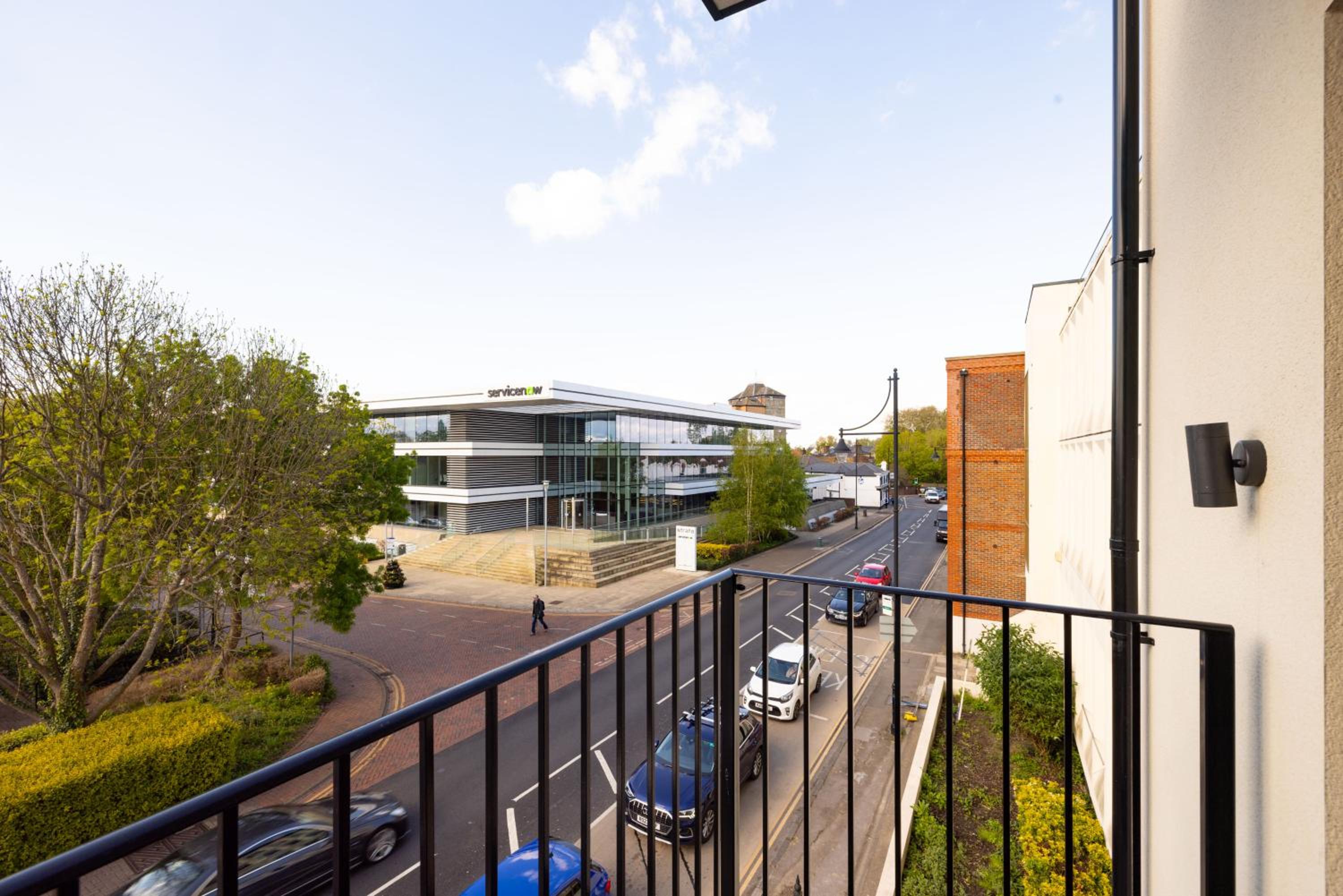 Superior Two Bedroom Apartment - Balcony - Photo 6