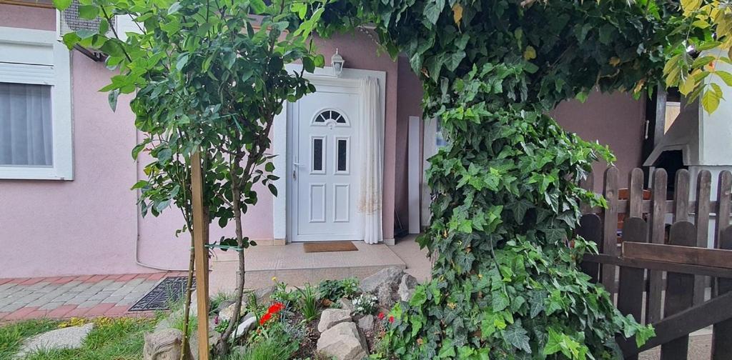 One-Bedroom Apartment - Photo 33