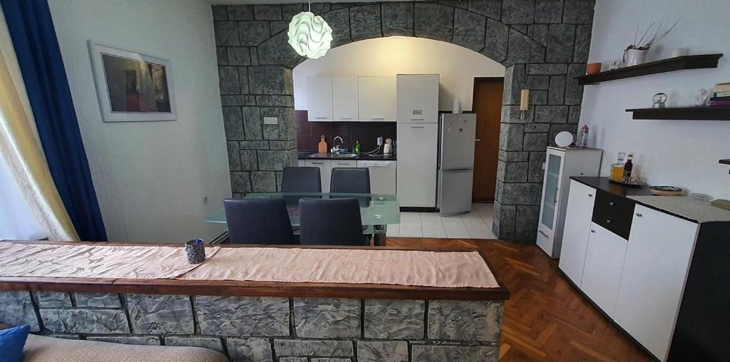 One-Bedroom Apartment - Photo 9
