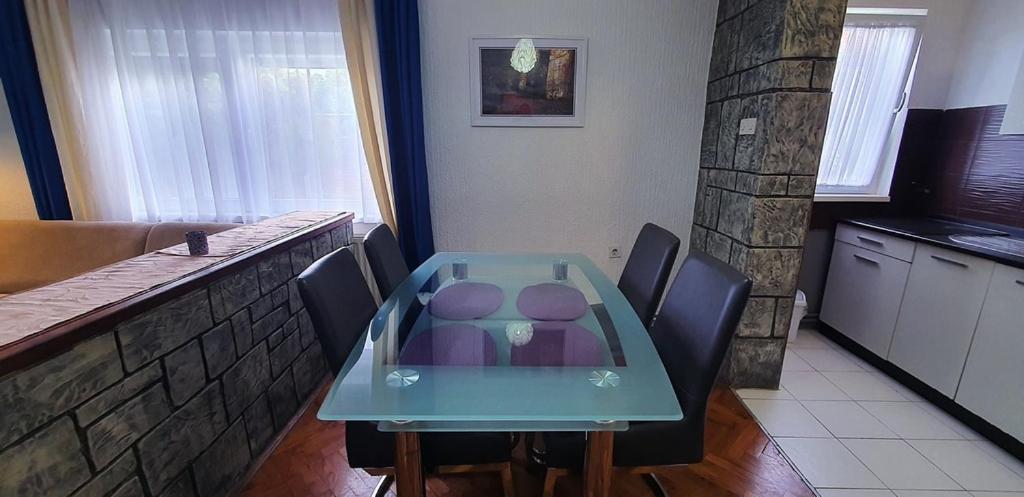 One-Bedroom Apartment - Photo 28