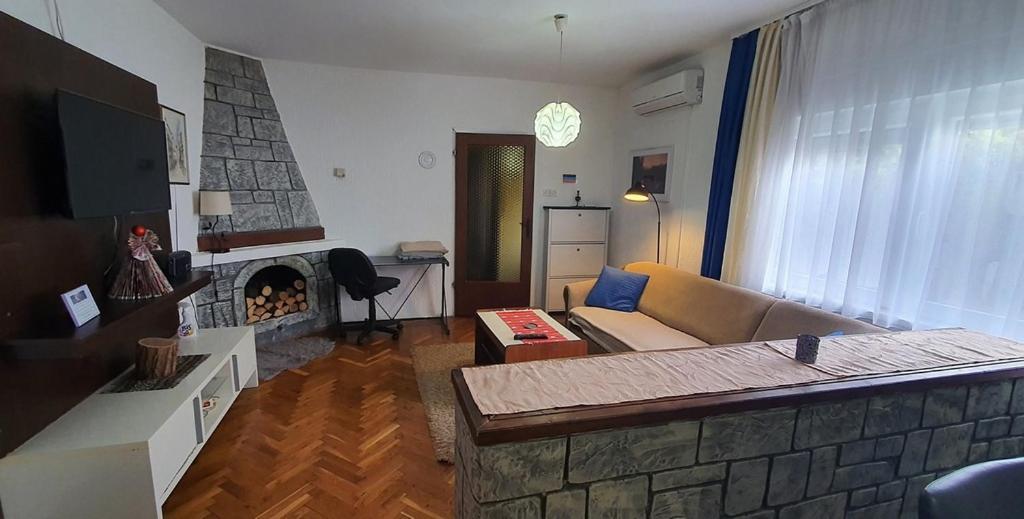 One-Bedroom Apartment - Photo 27