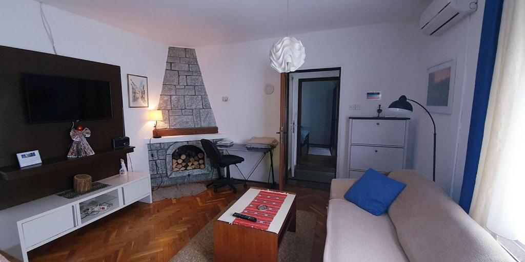 One-Bedroom Apartment - Photo 20