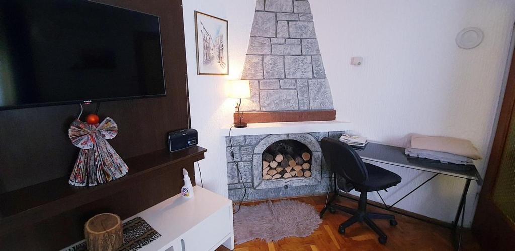 One-Bedroom Apartment - Photo 11