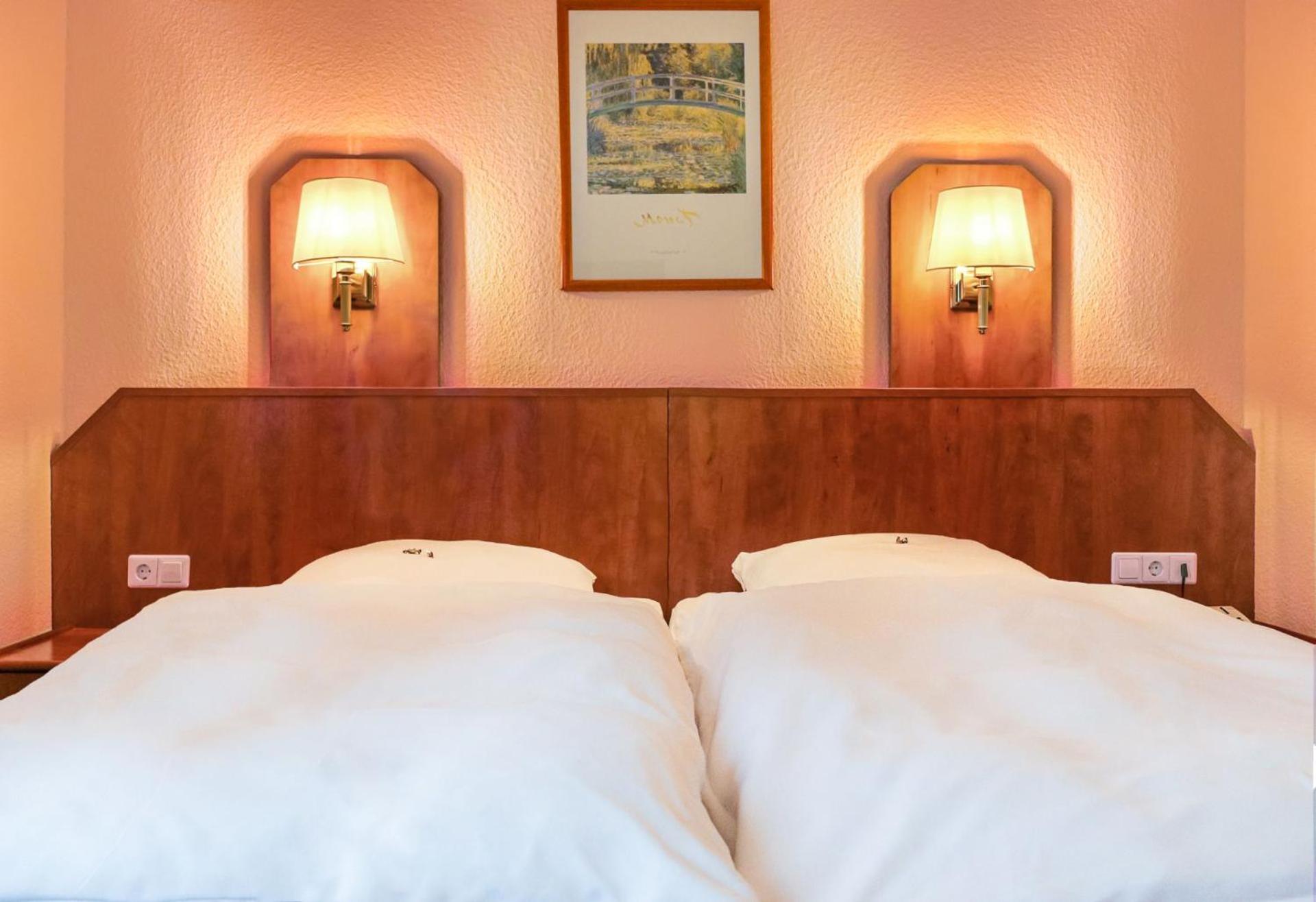 Small Double Room - Photo 10