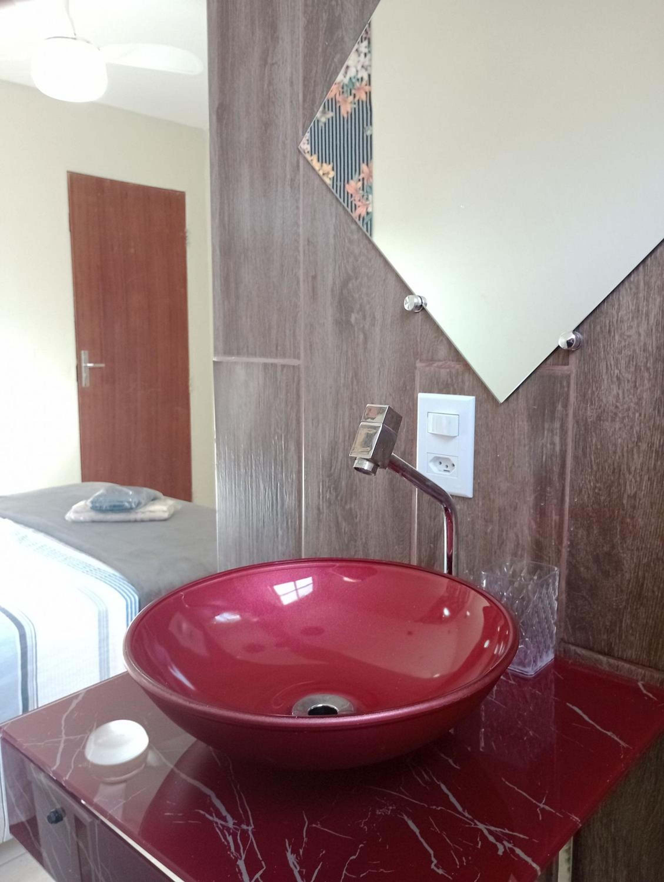 Budget Double Room - Photo 11