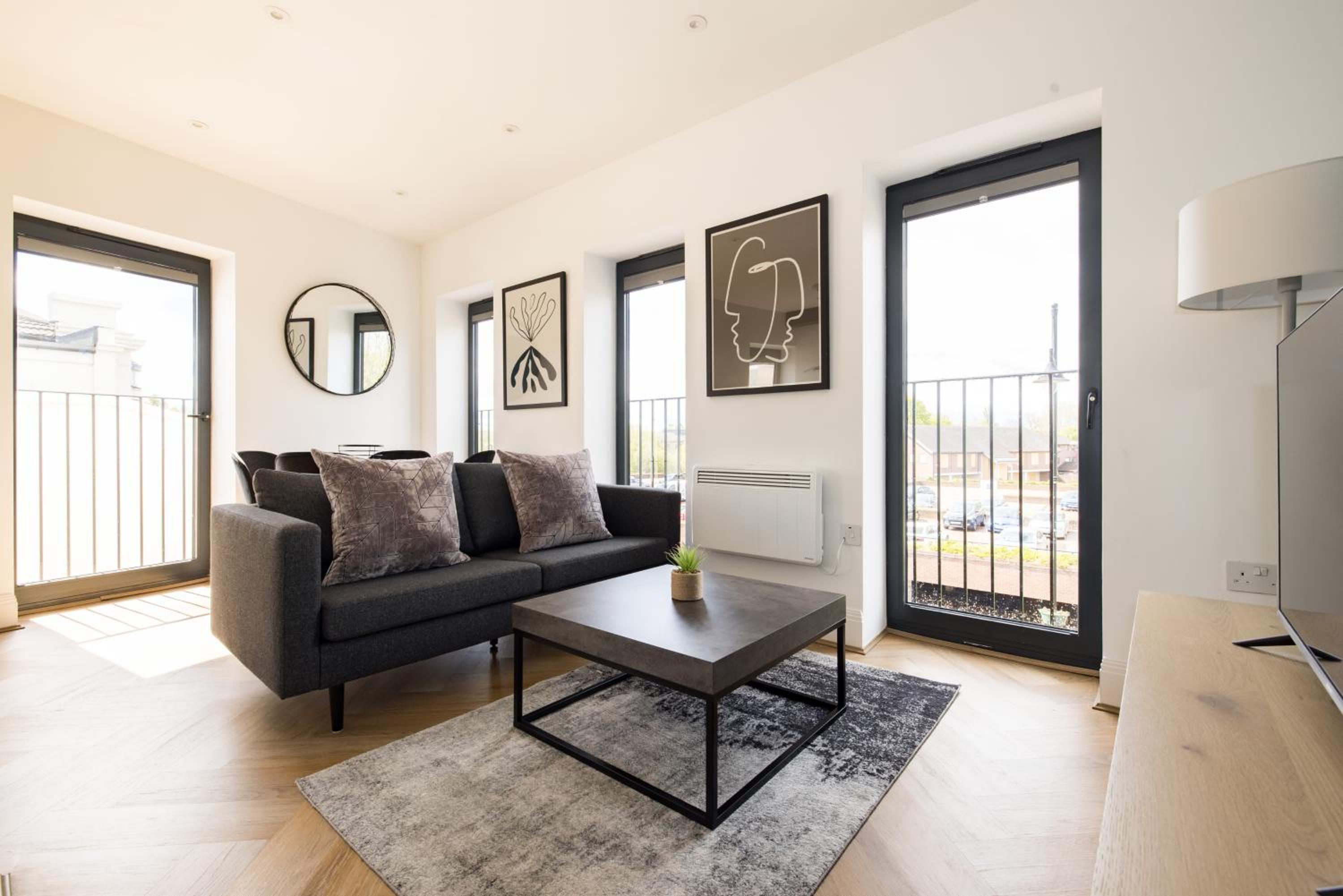 Two Bedroom Apartment - Balcony - Photo 1