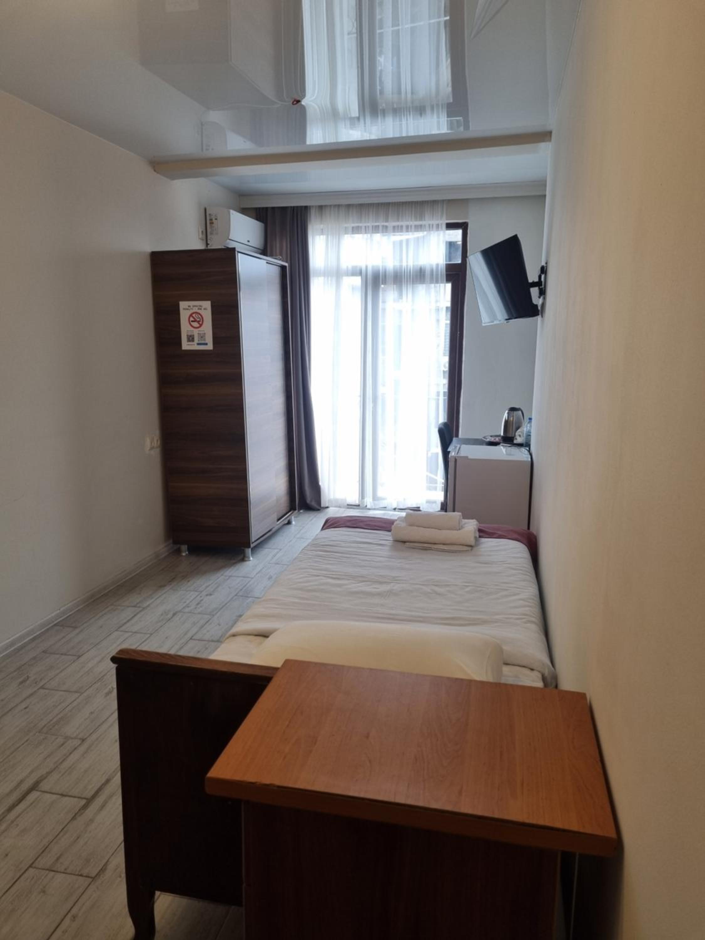 Triple Room with Balcony - Photo 11
