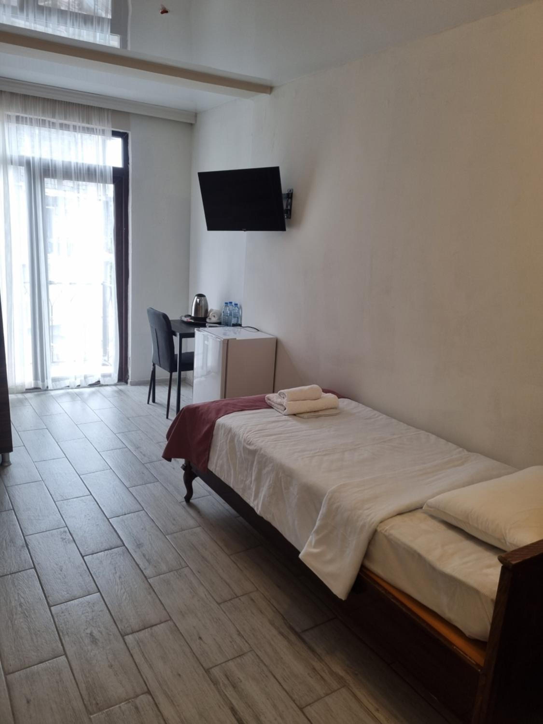 Triple Room with Balcony - Photo 13
