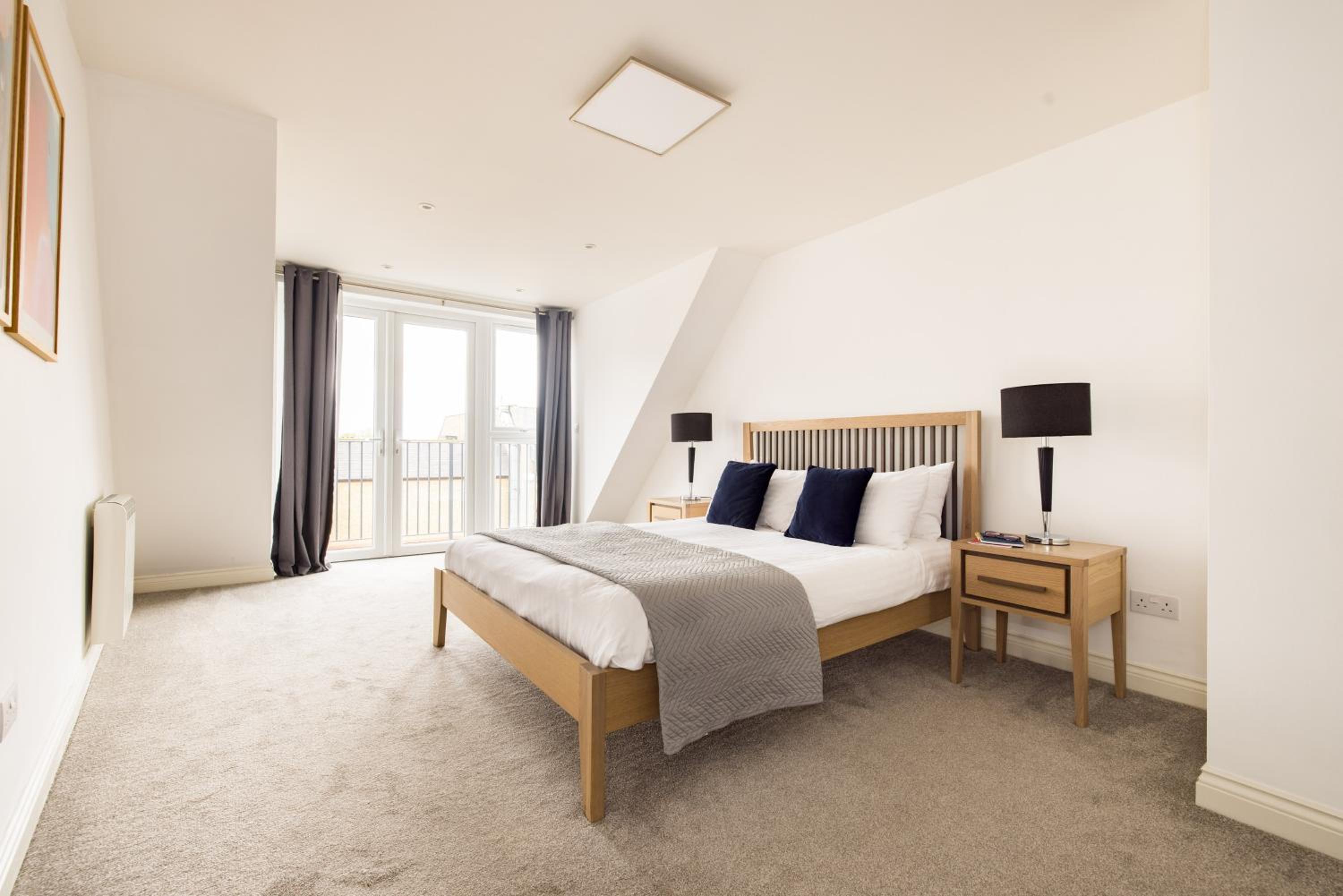 One Bedroom Apartment - Balcony - Photo 1