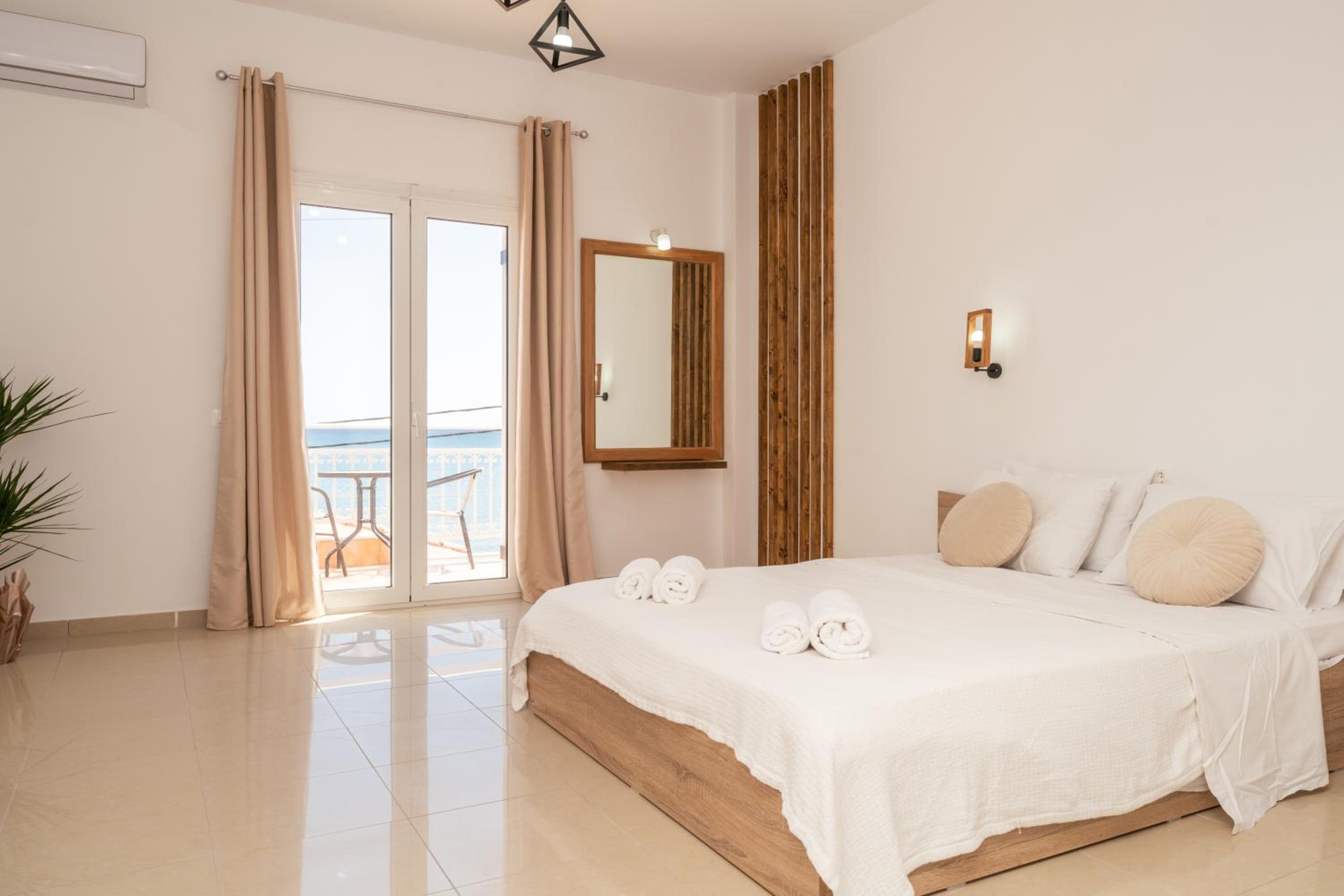 Deluxe Triple Room with Sea View photo 1