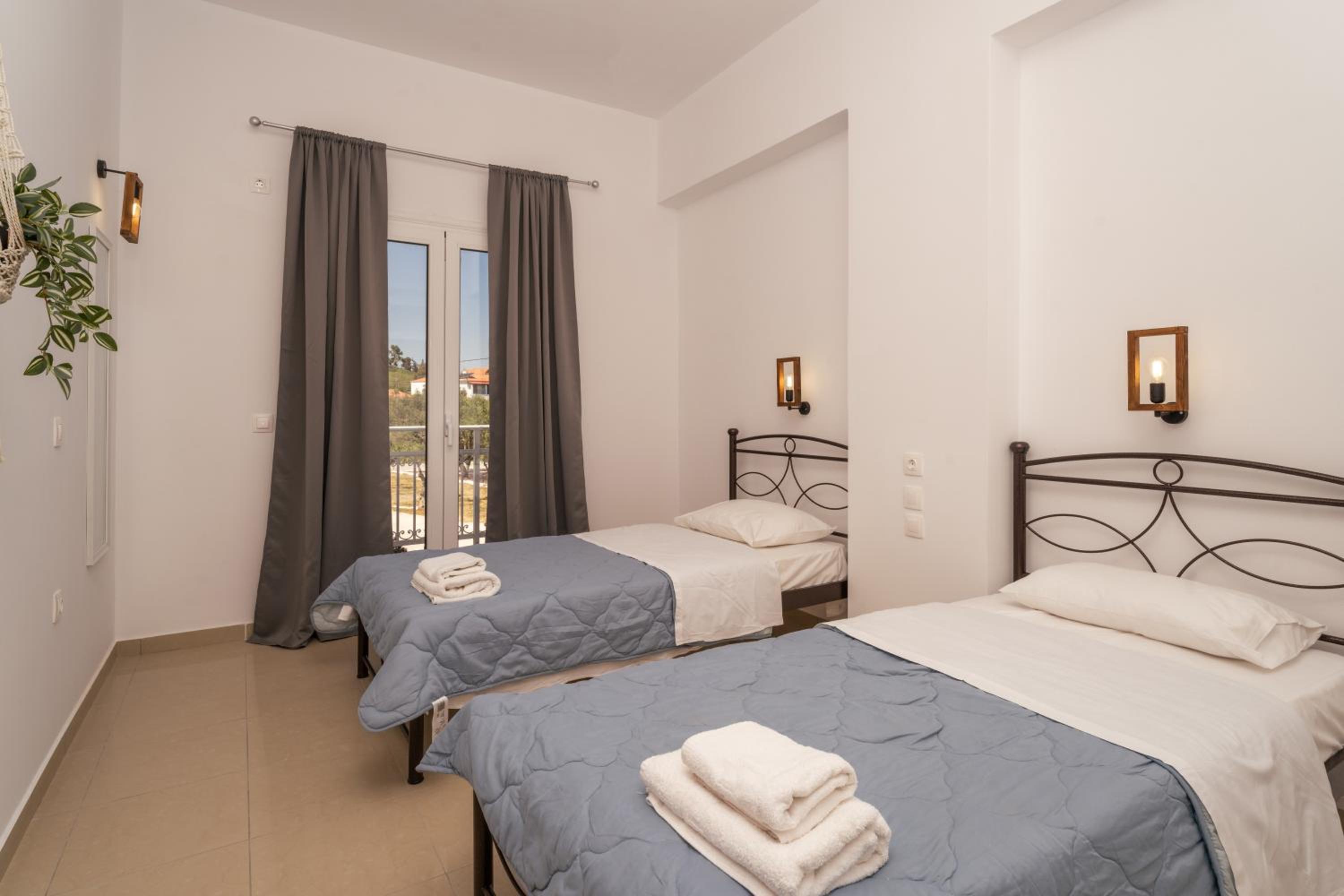 Deluxe One Bedroom Apartment photo 2