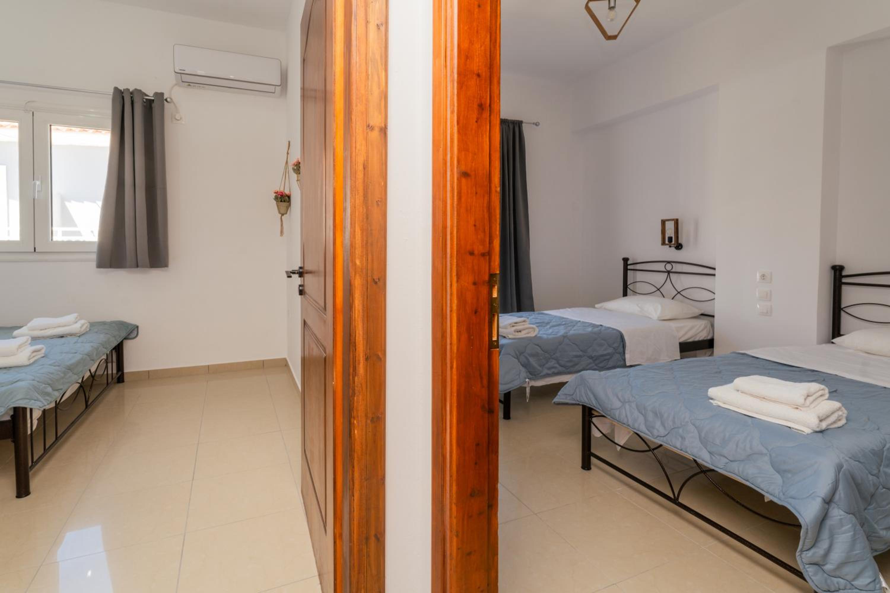 Deluxe One Bedroom Apartment photo 1