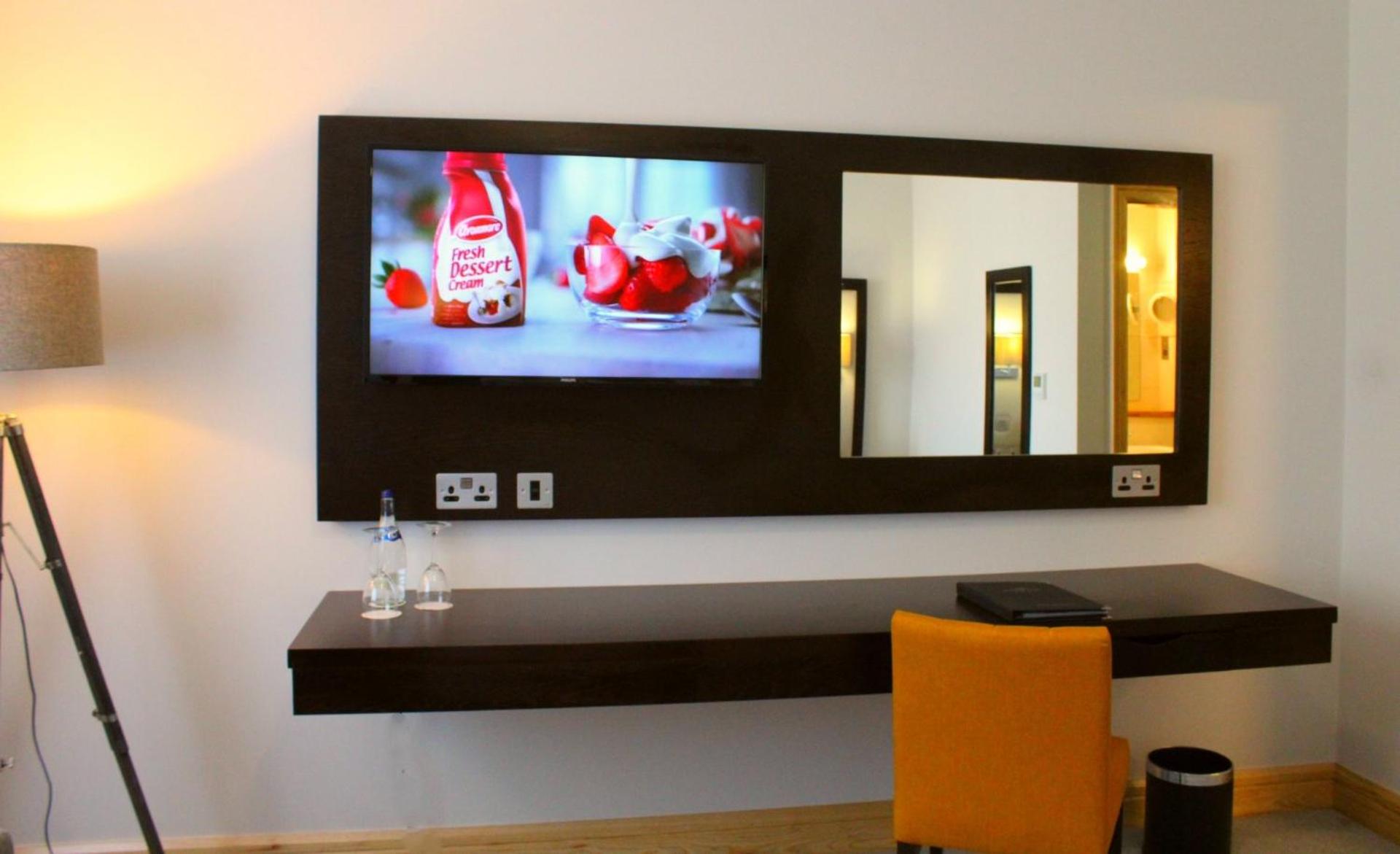 Family Room (2 Adults + 1 Child)
